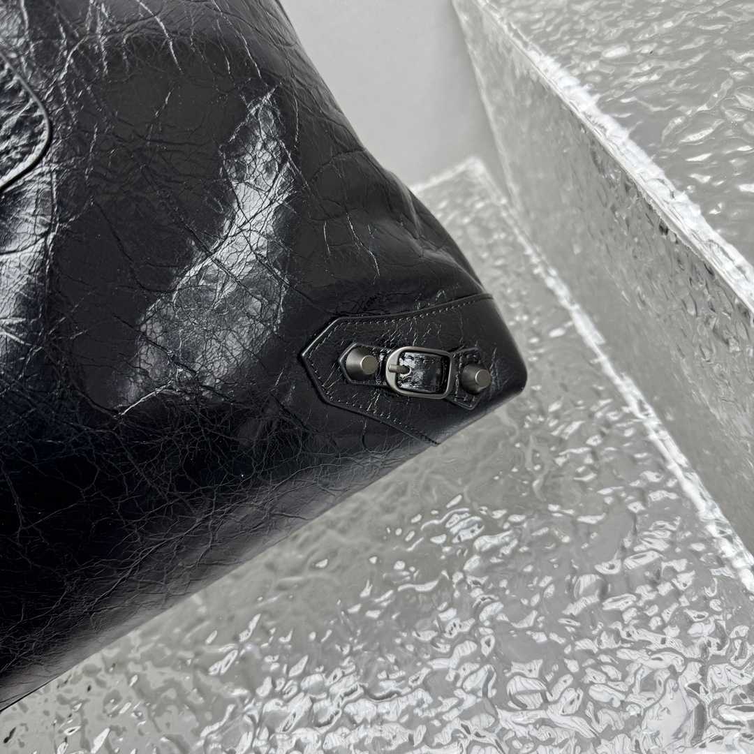 Balenciaga Le City Hobo Bag Medium In Black - DesignerGu