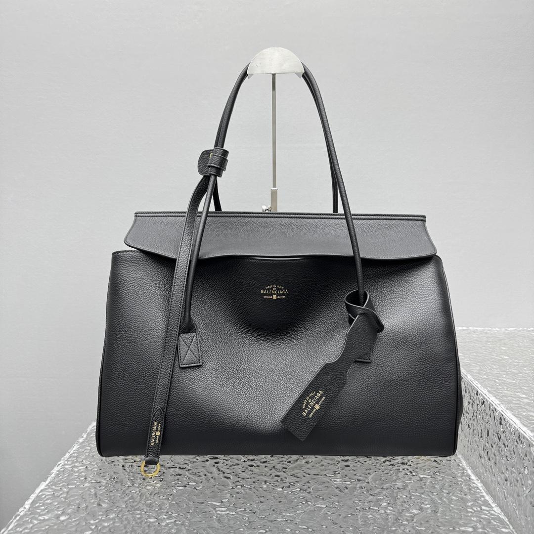 Balenciaga Carrie Carry All Bag In Black - DesignerGu