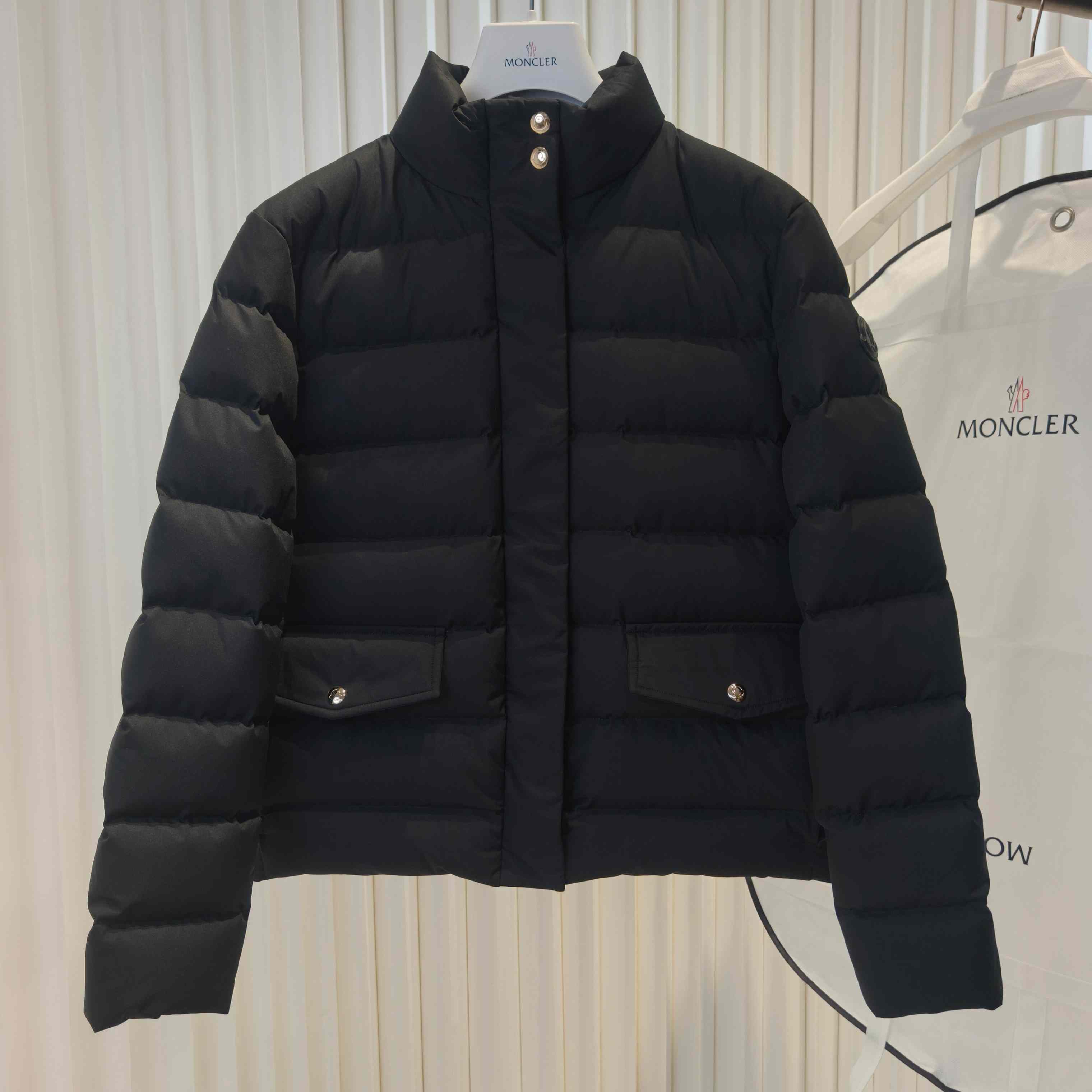 Moncler Bessettes Short Down Jacket - DesignerGu