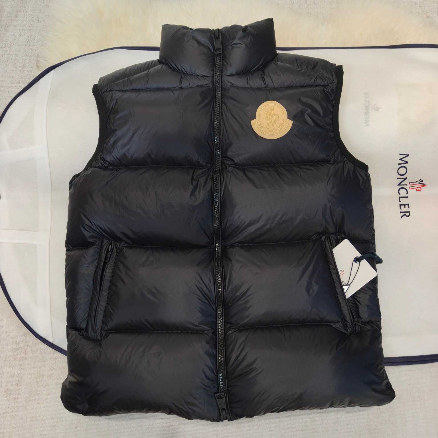 Moncler Sumido Gilet - DesignerGu