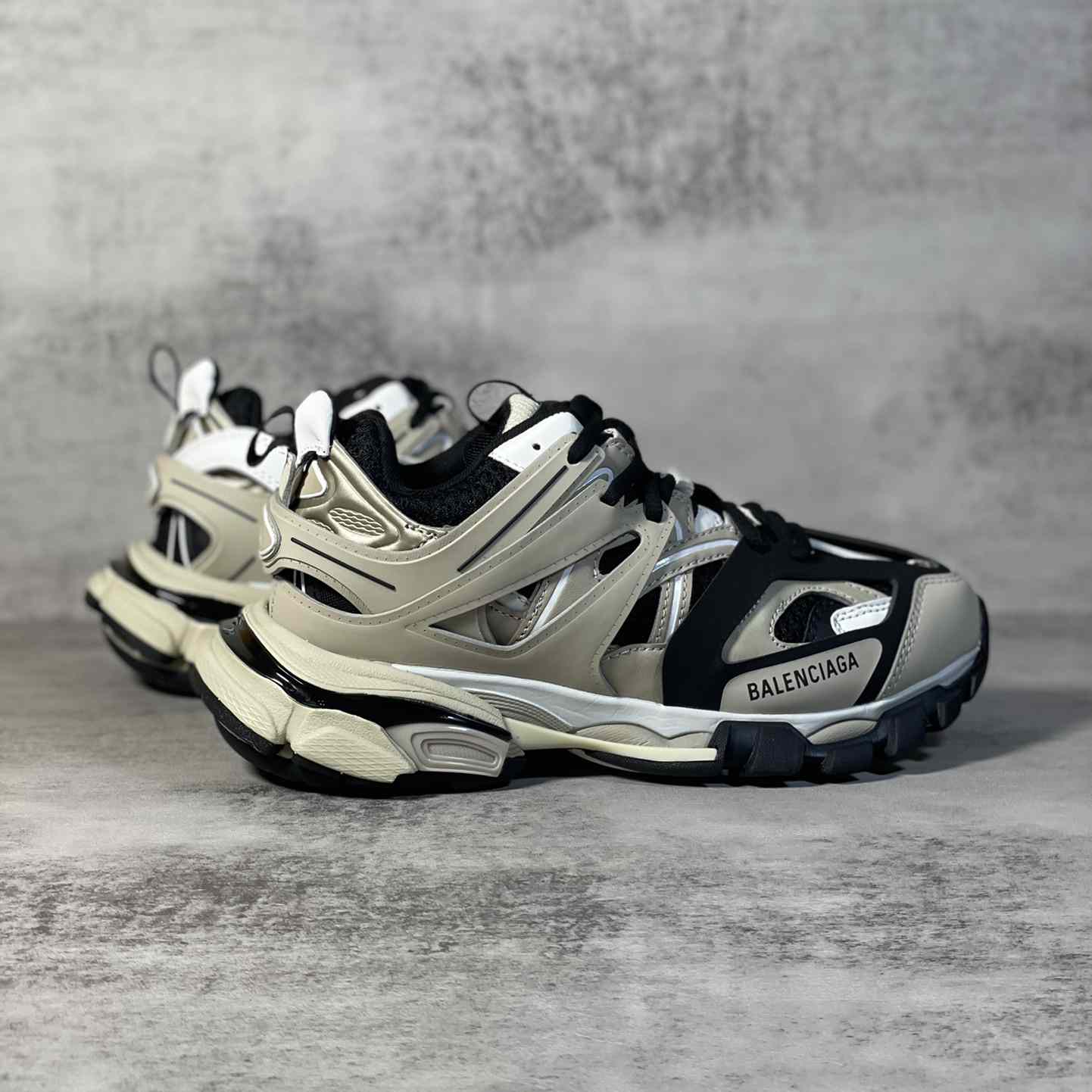 Balenciaga Track Sneaker In Beige And Black Mesh And Nylon - DesignerGu