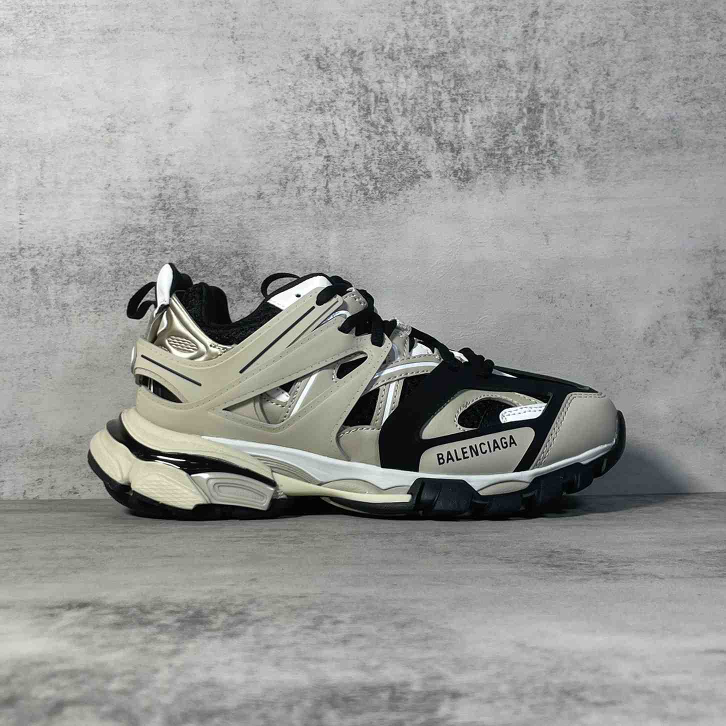 Balenciaga Track Sneaker In Beige And Black Mesh And Nylon - DesignerGu