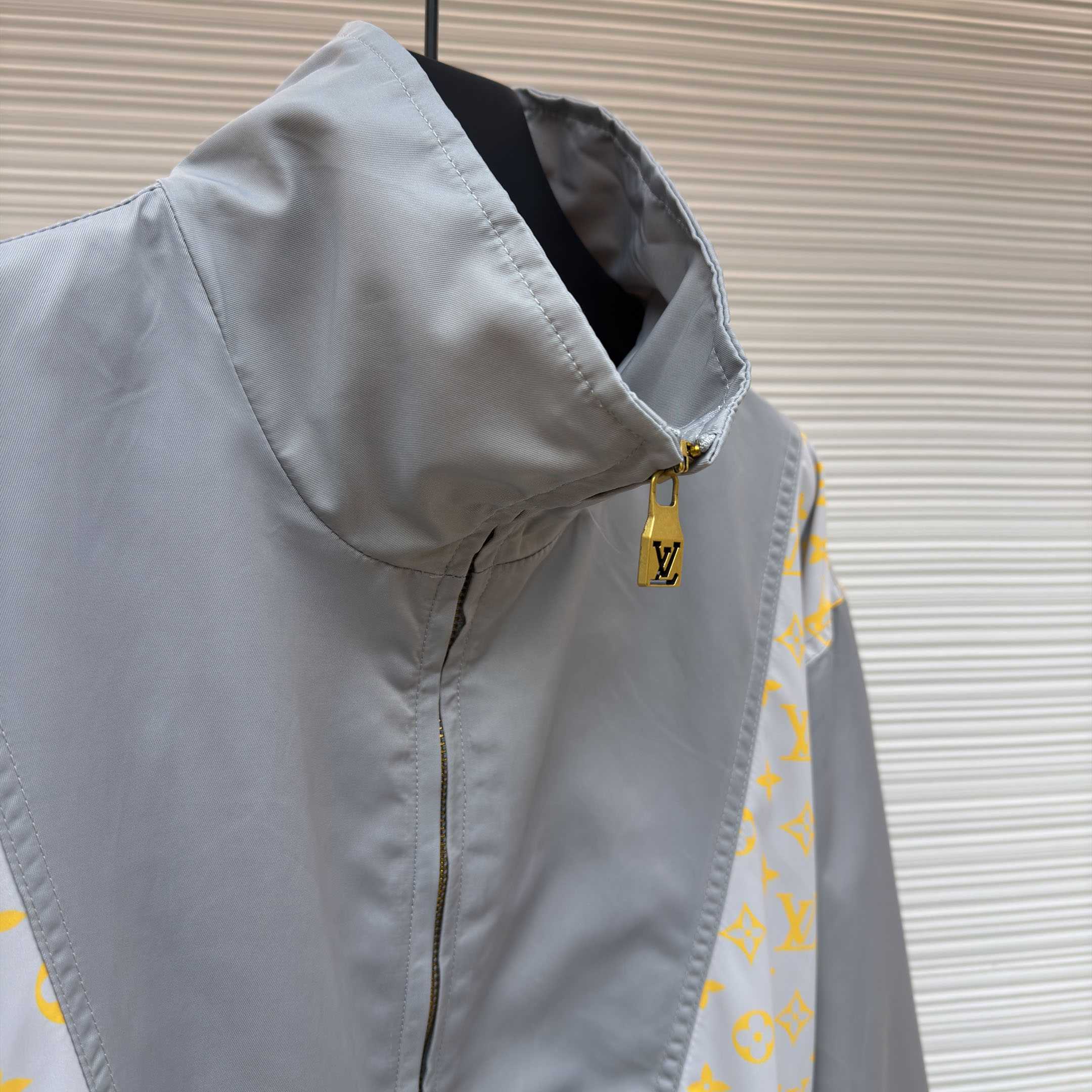 Louis Vuitton Monogram Track Top     1AHV38 - DesignerGu