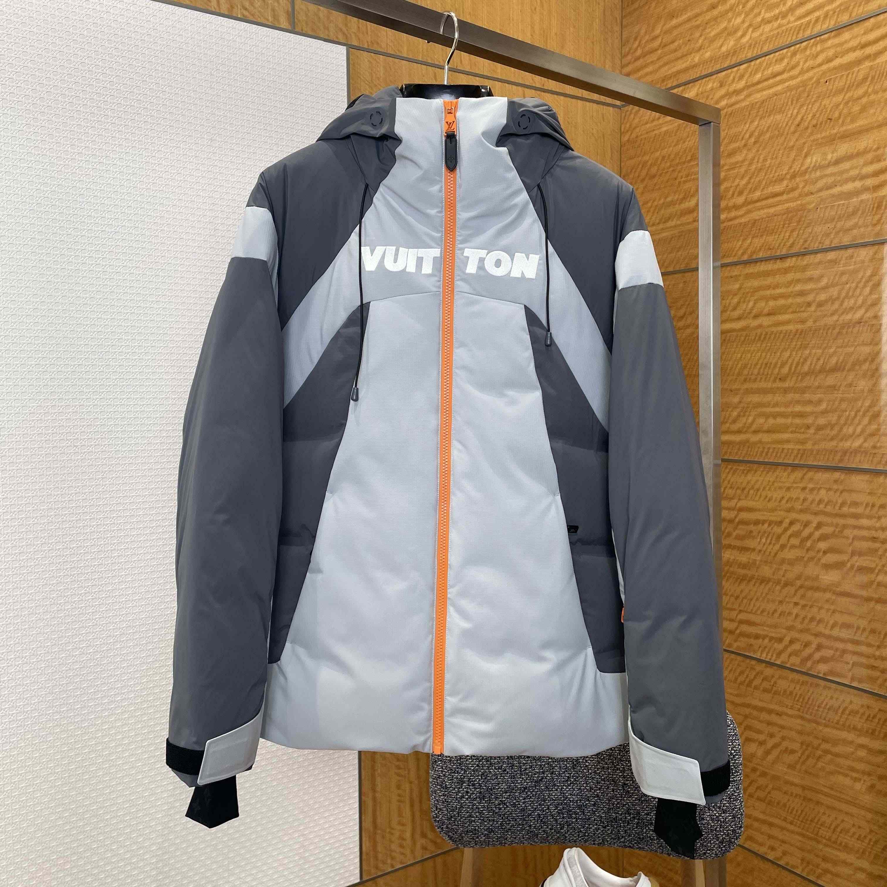 Louis Vuitton Technical Down Ski Jacket  1AGIQ4 - DesignerGu