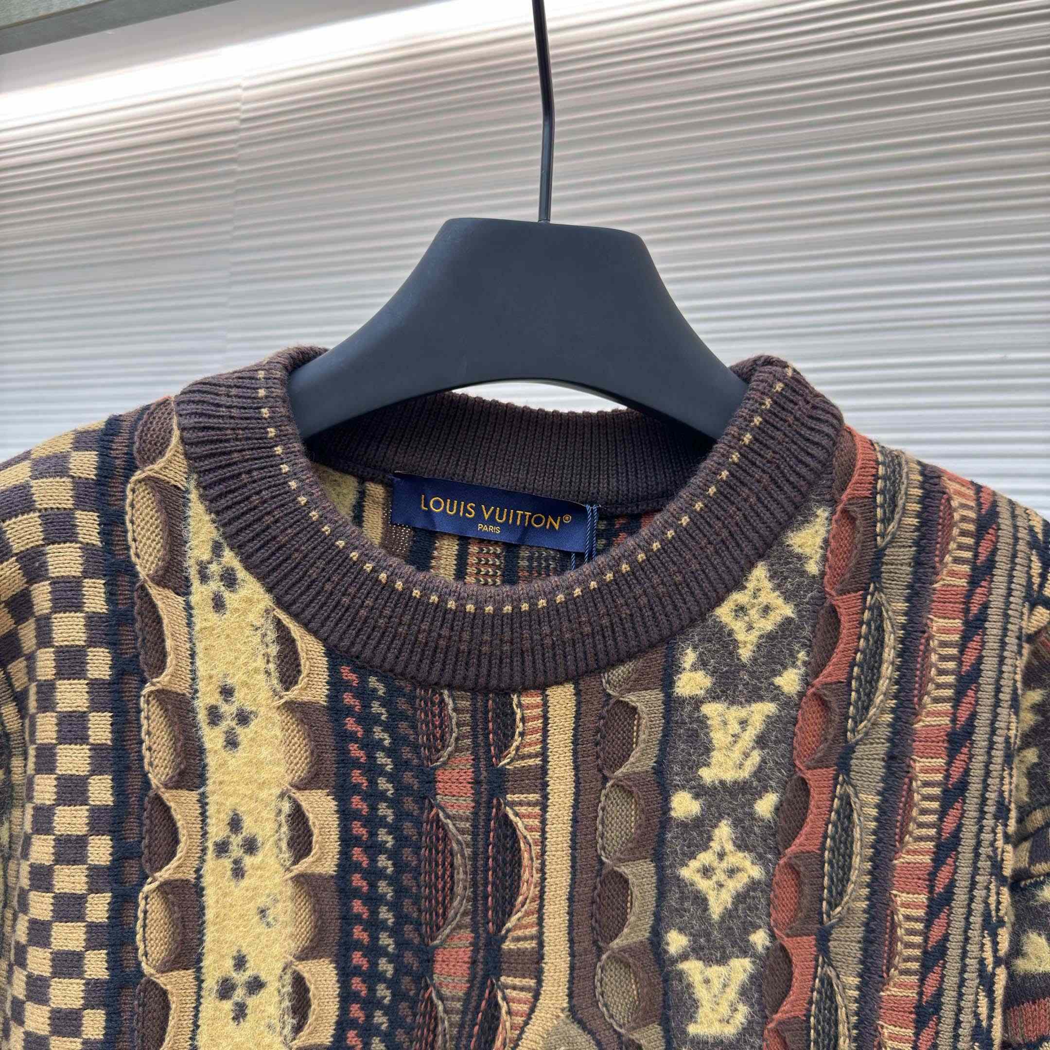 Louis Vuitton Long-Sleeved Crewneck   1AIMBI - DesignerGu