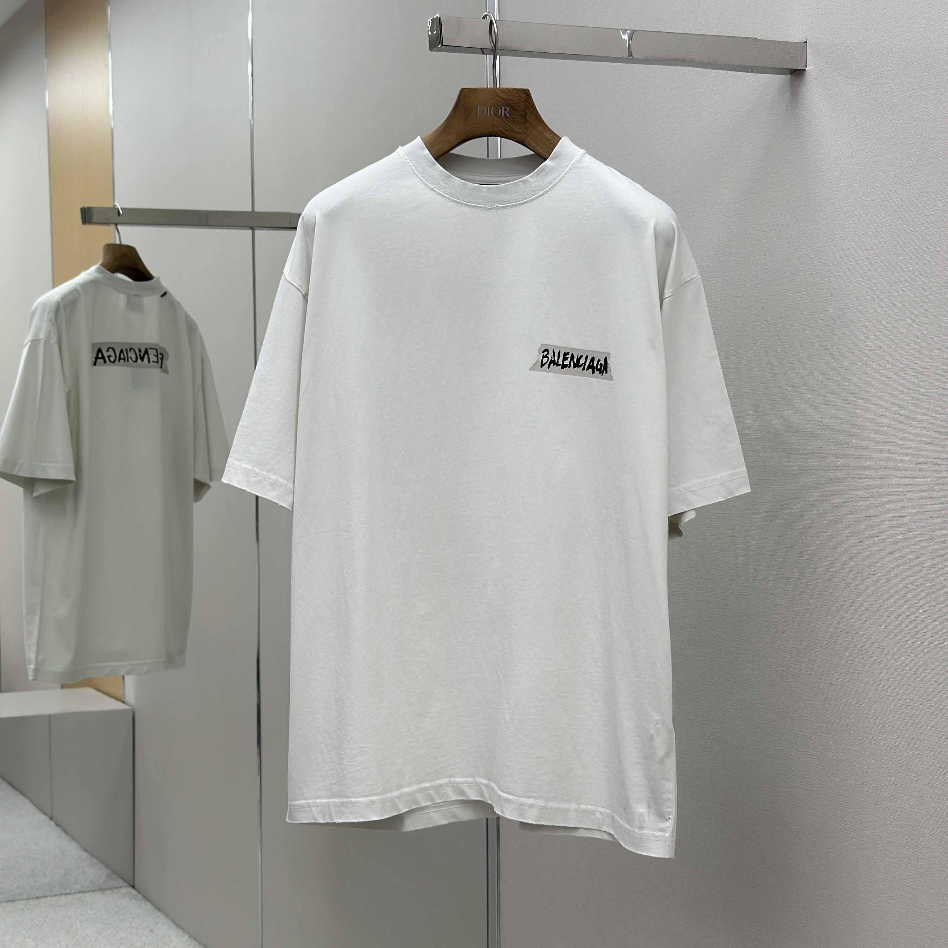 Balenciaga T-Shirt Medium Fit  - DesignerGu