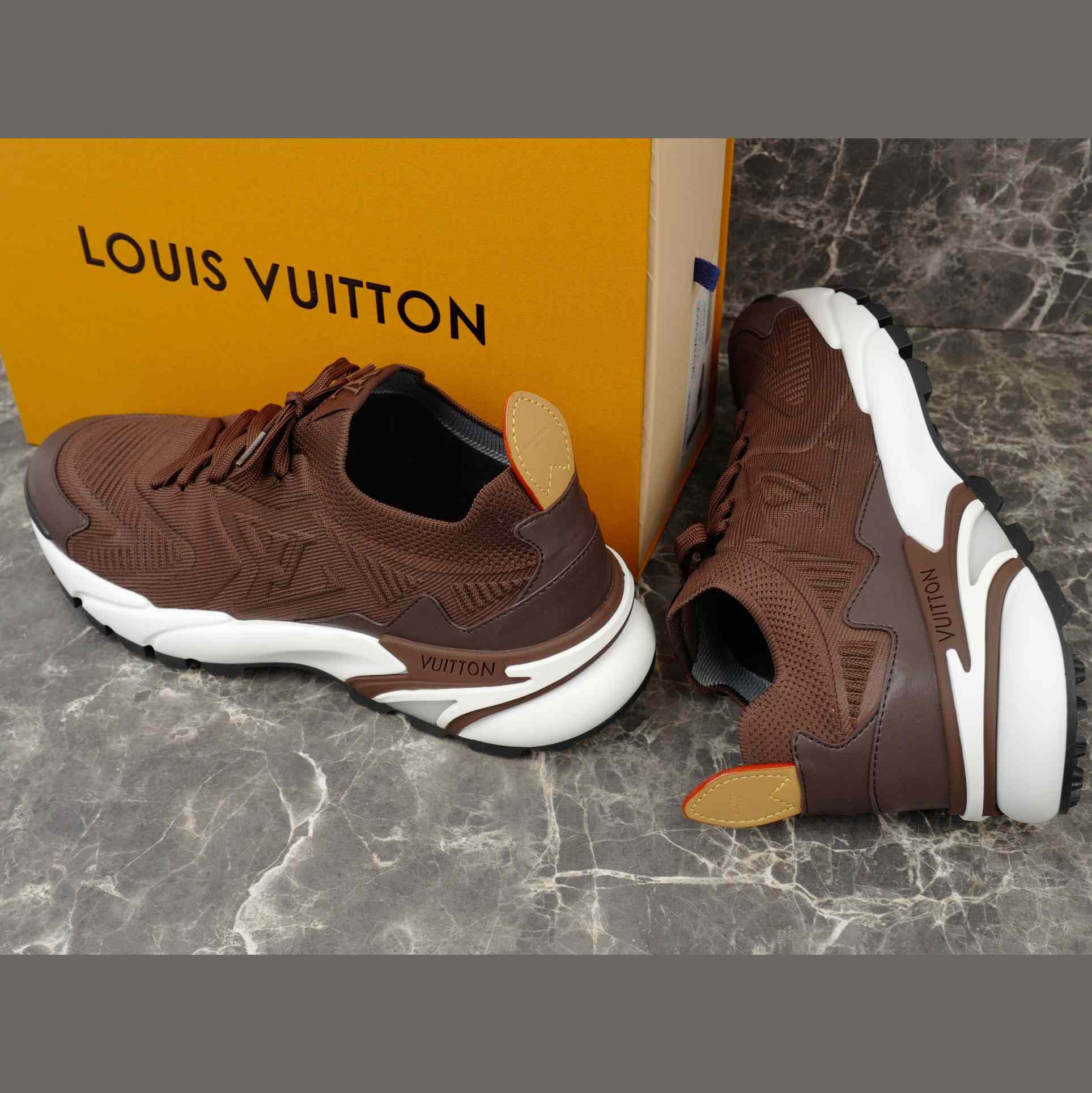 Louis Vuitton LV Runner Tatic Sneaker   1AIWVN - DesignerGu