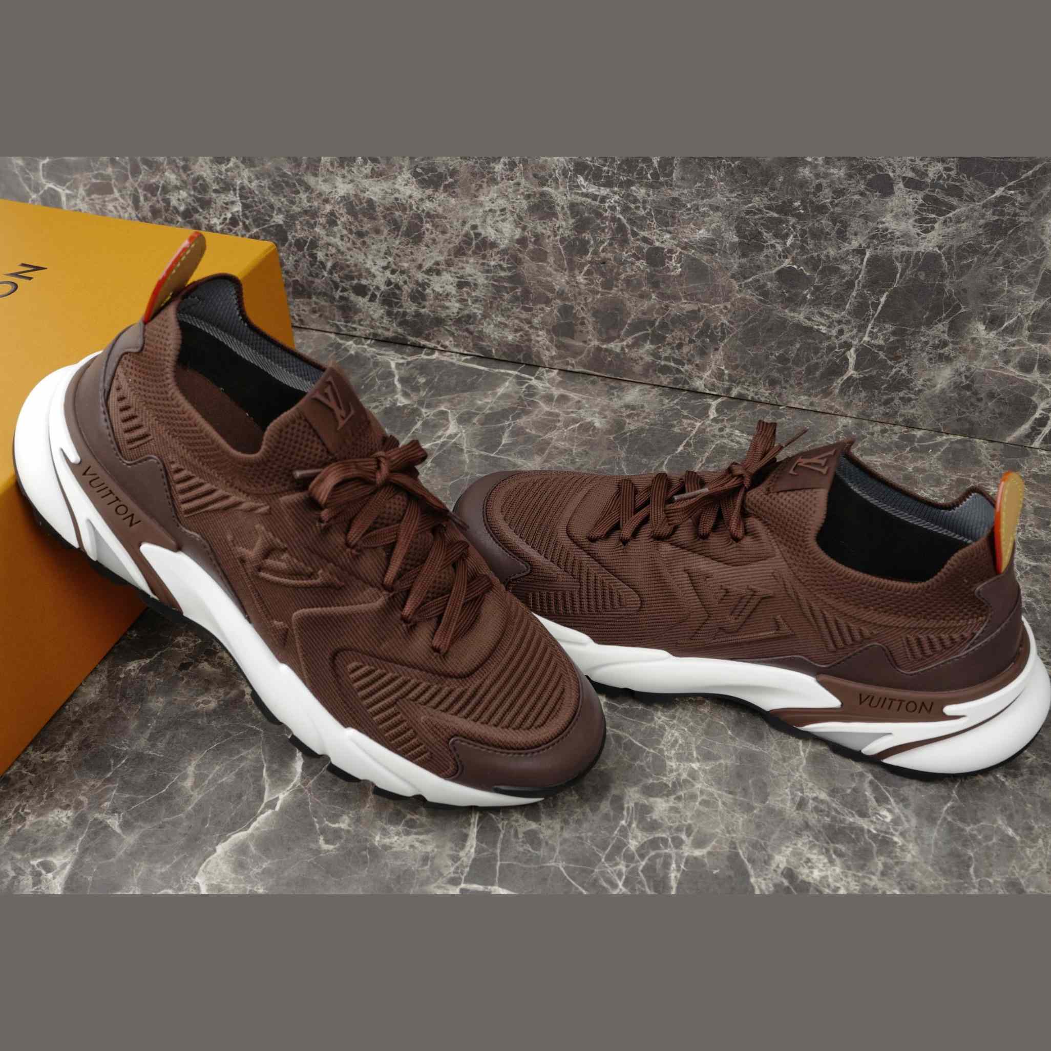 Louis Vuitton LV Runner Tatic Sneaker   1AIWVN - DesignerGu