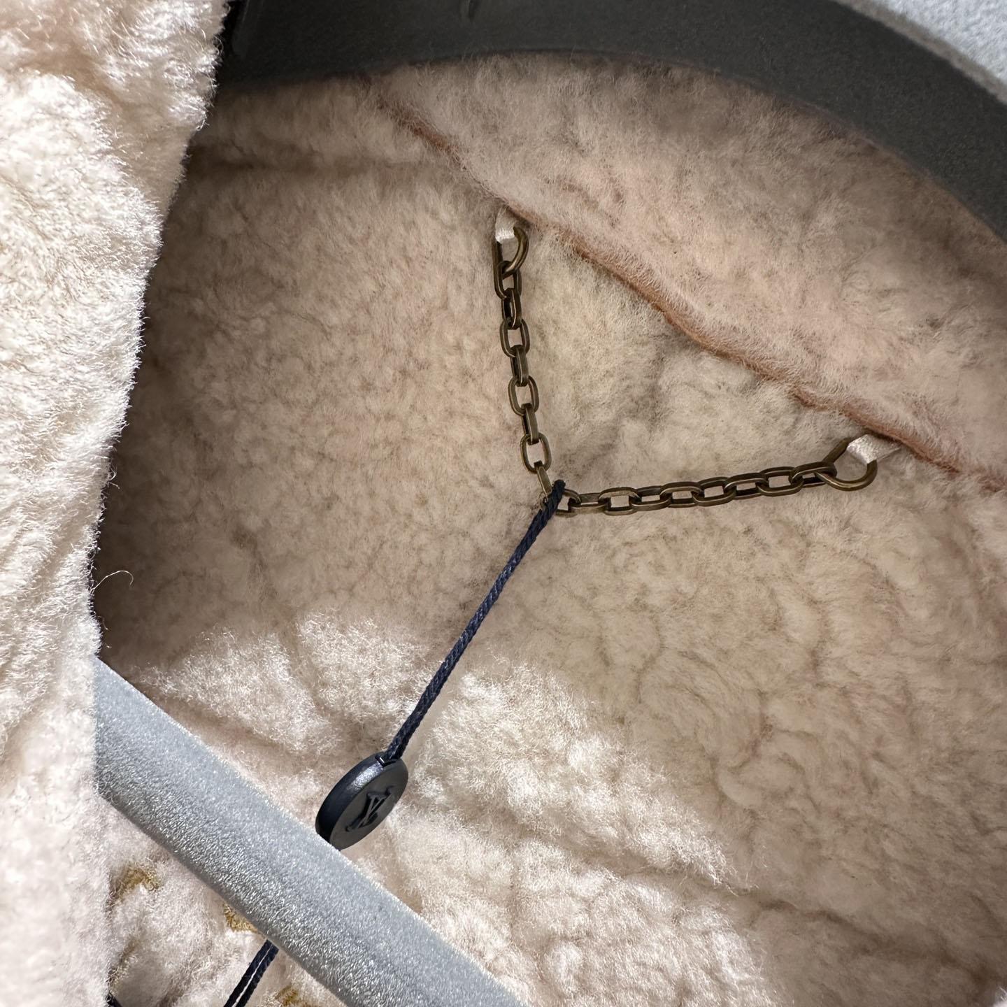 Louis Vuitton Embroidered Shearling Workwear Blouson   1AFXIP - DesignerGu