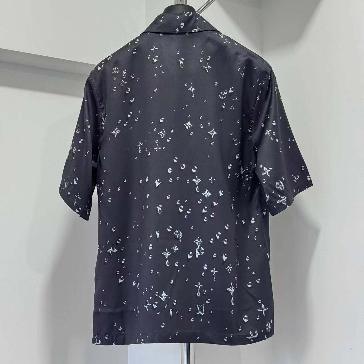 Louis Vuitton Monogram Short-Sleeved Silk Shirt - DesignerGu
