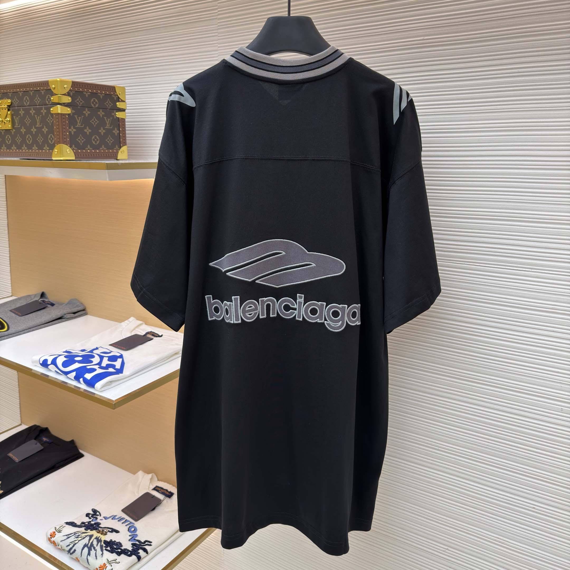 Balenciaga B Football V-Neck T-Shirt Oversized In Black - DesignerGu