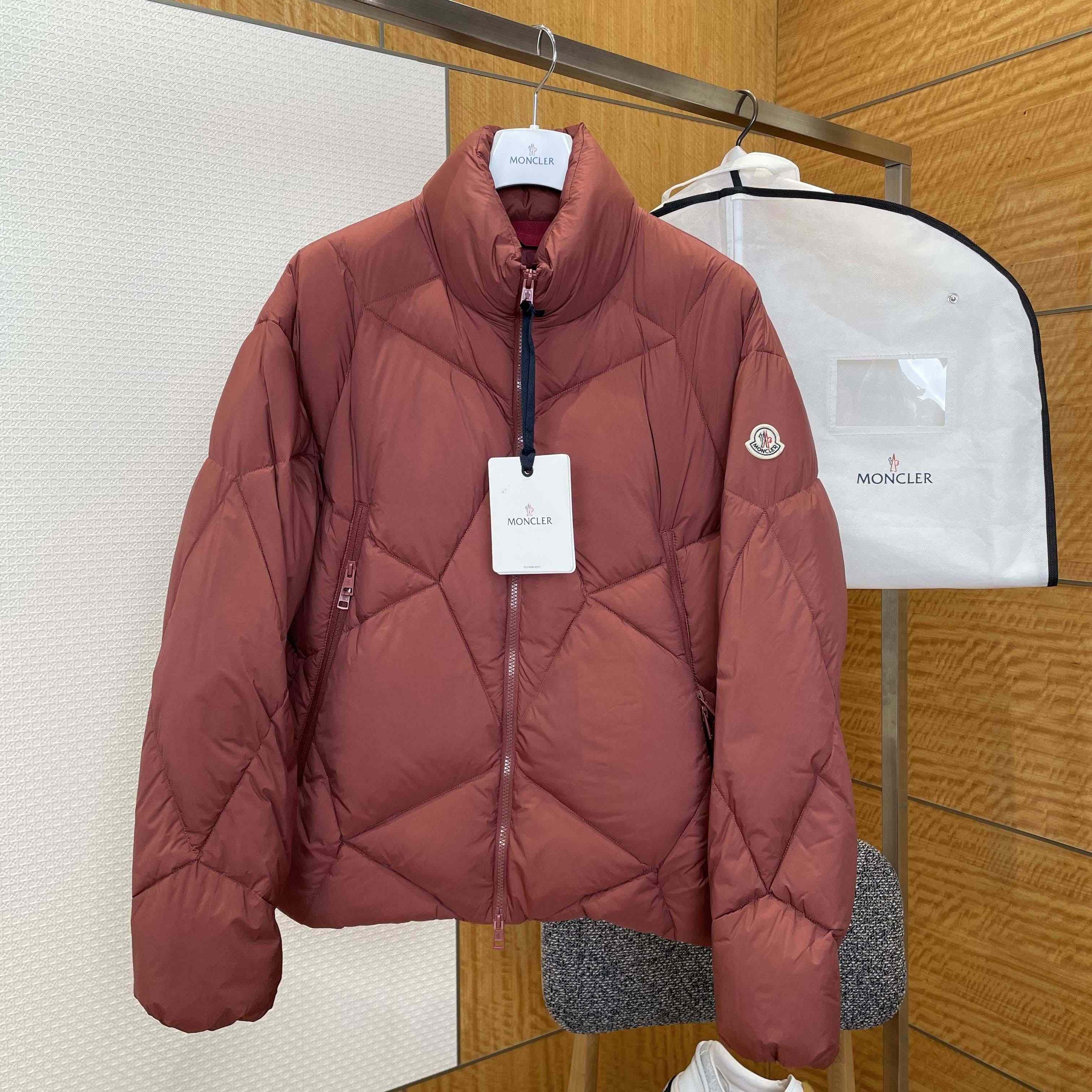 Moncler Vardar Short Down Jacket - DesignerGu