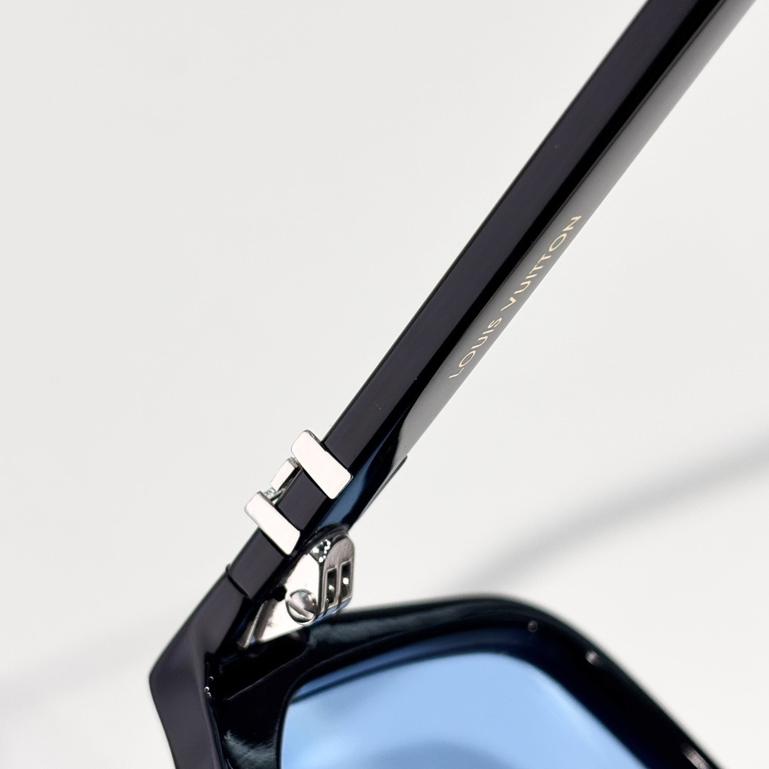 Louis Vuitton LV Hit Large Square Sunglasses   Z3059U - DesignerGu