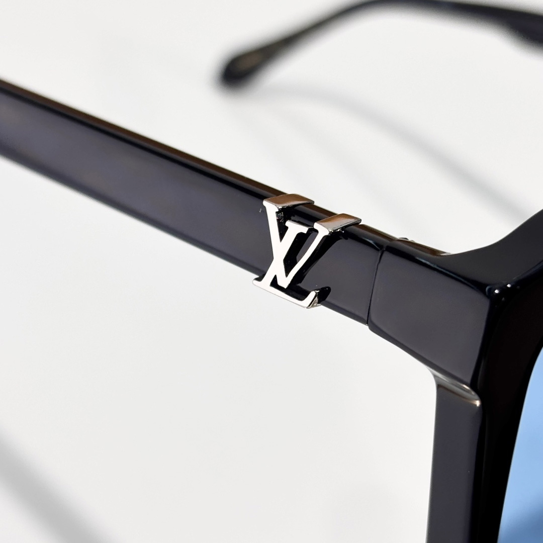 Louis Vuitton LV Hit Large Square Sunglasses   Z3059U - DesignerGu