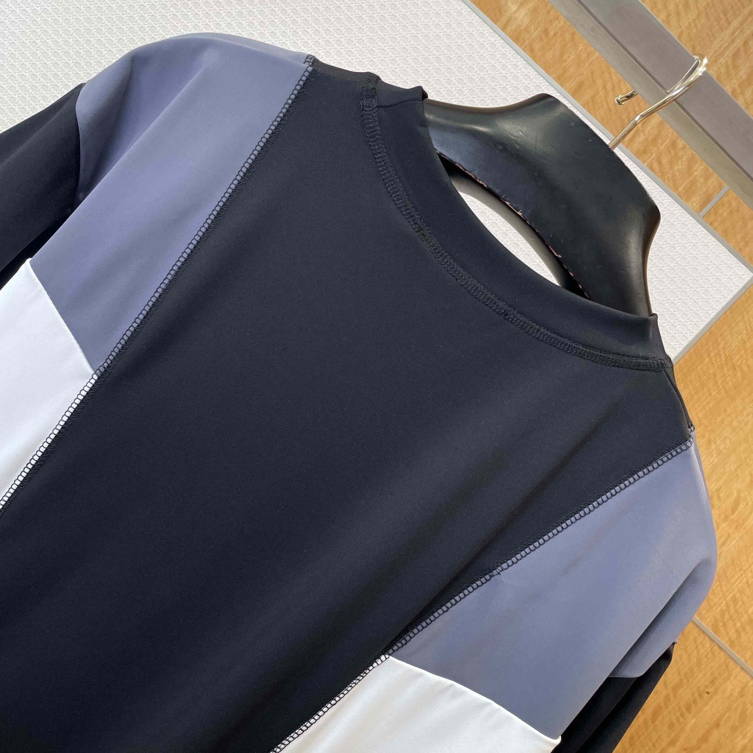 Louis Vuitton Running T-Shirt  - DesignerGu