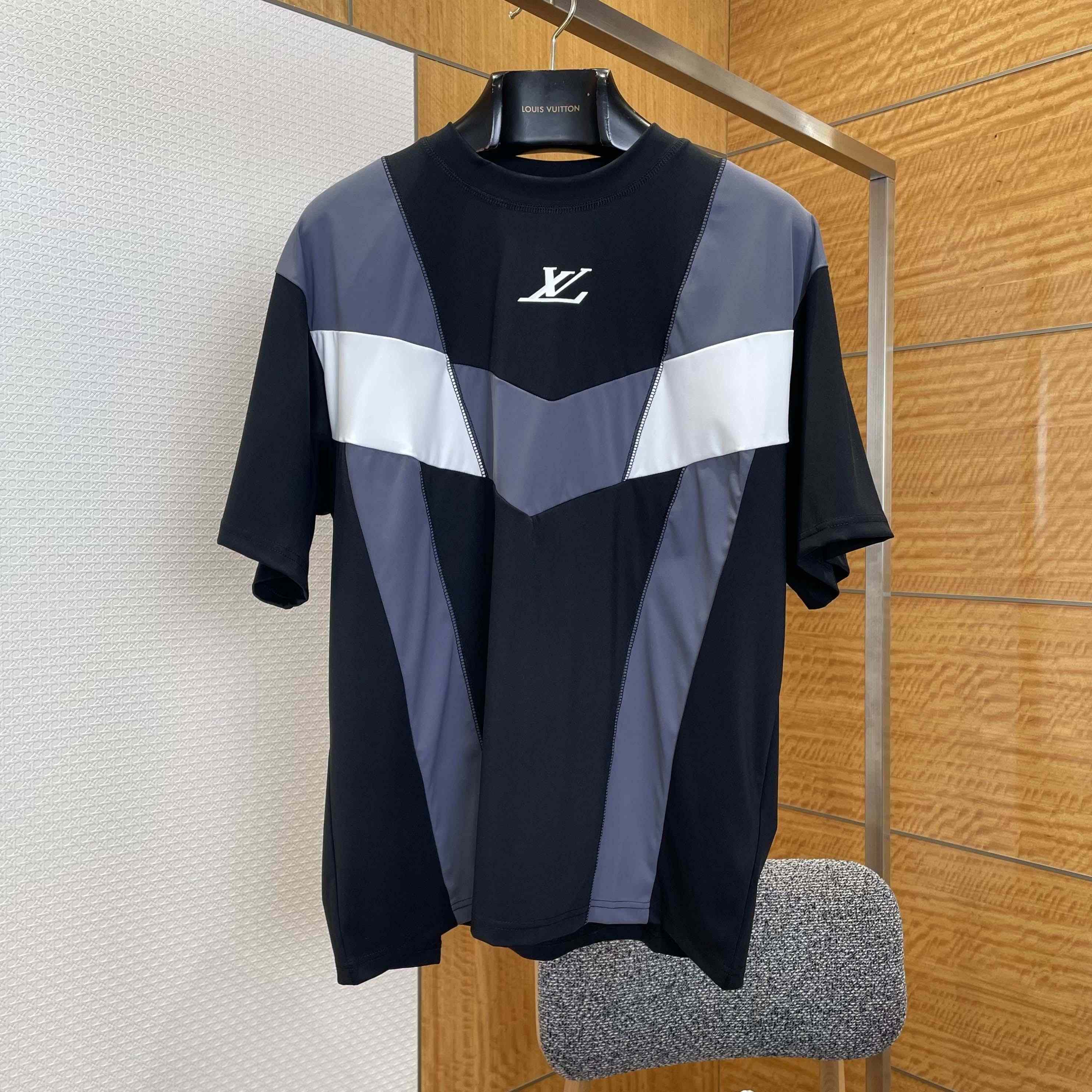 Louis Vuitton Running T-Shirt  - DesignerGu