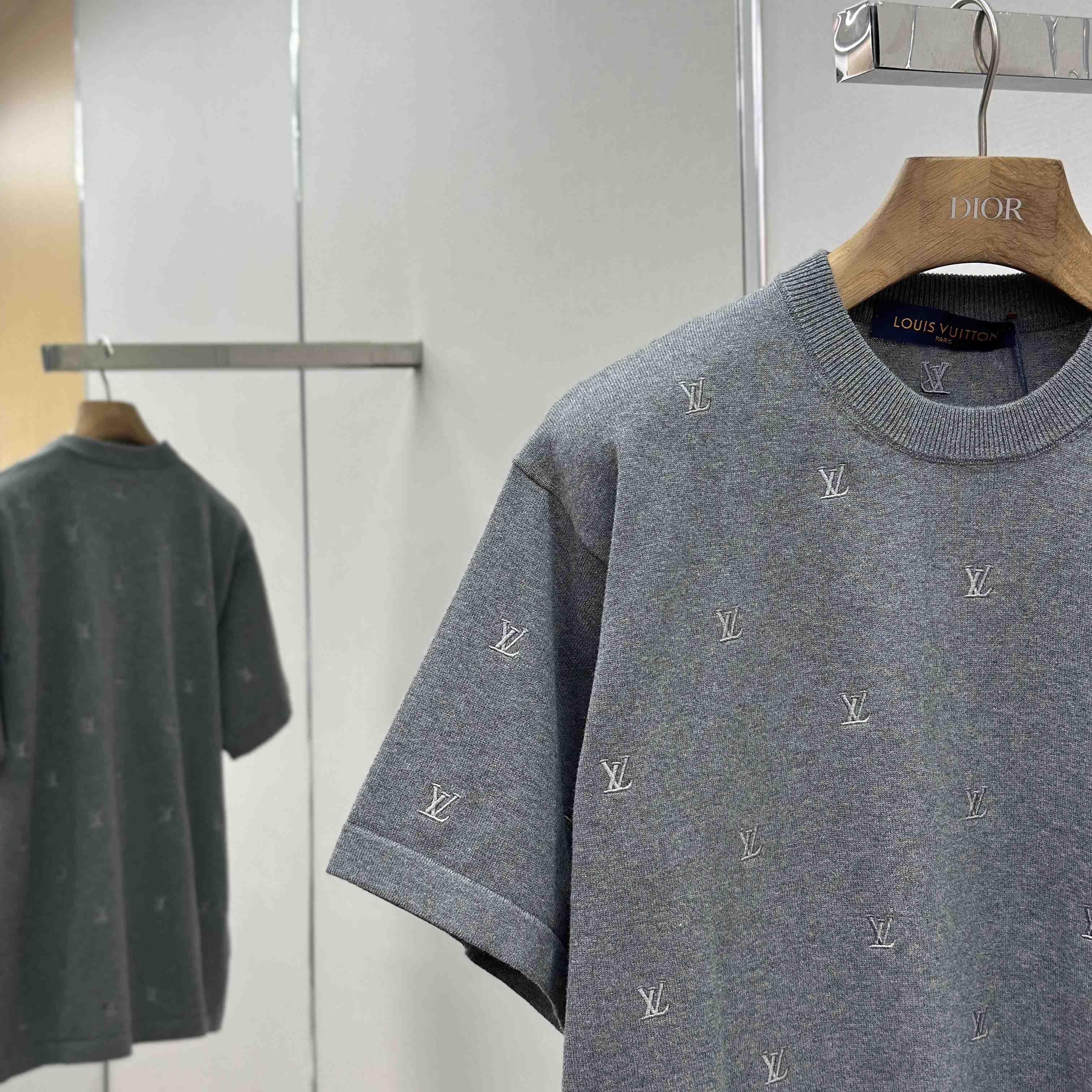 Louis Vuitton LV Blason Embroidered Short-Sleeved Crewneck - DesignerGu