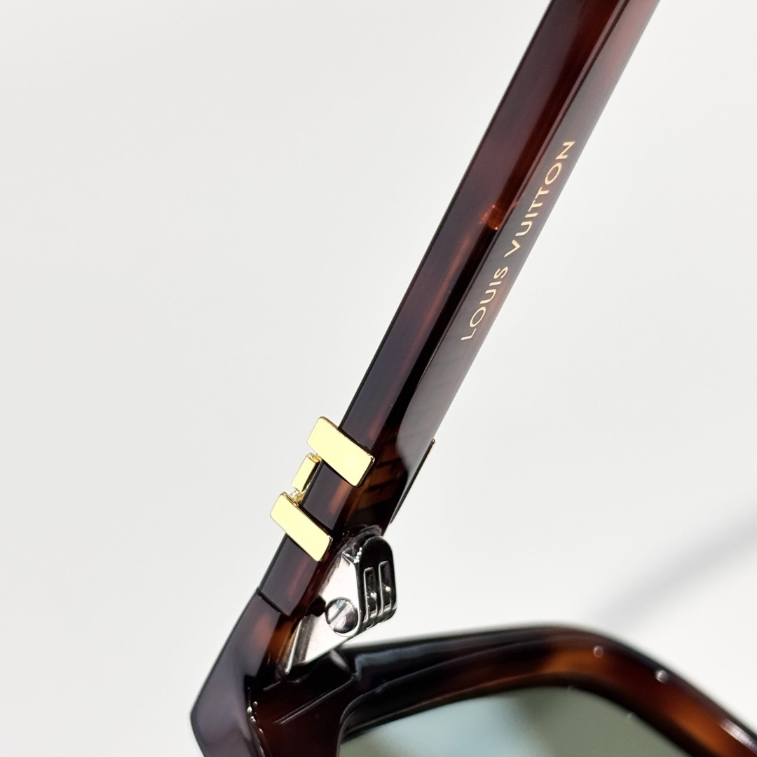 Louis Vuitton LV Hit Large Square Sunglasses   Z3059U - DesignerGu
