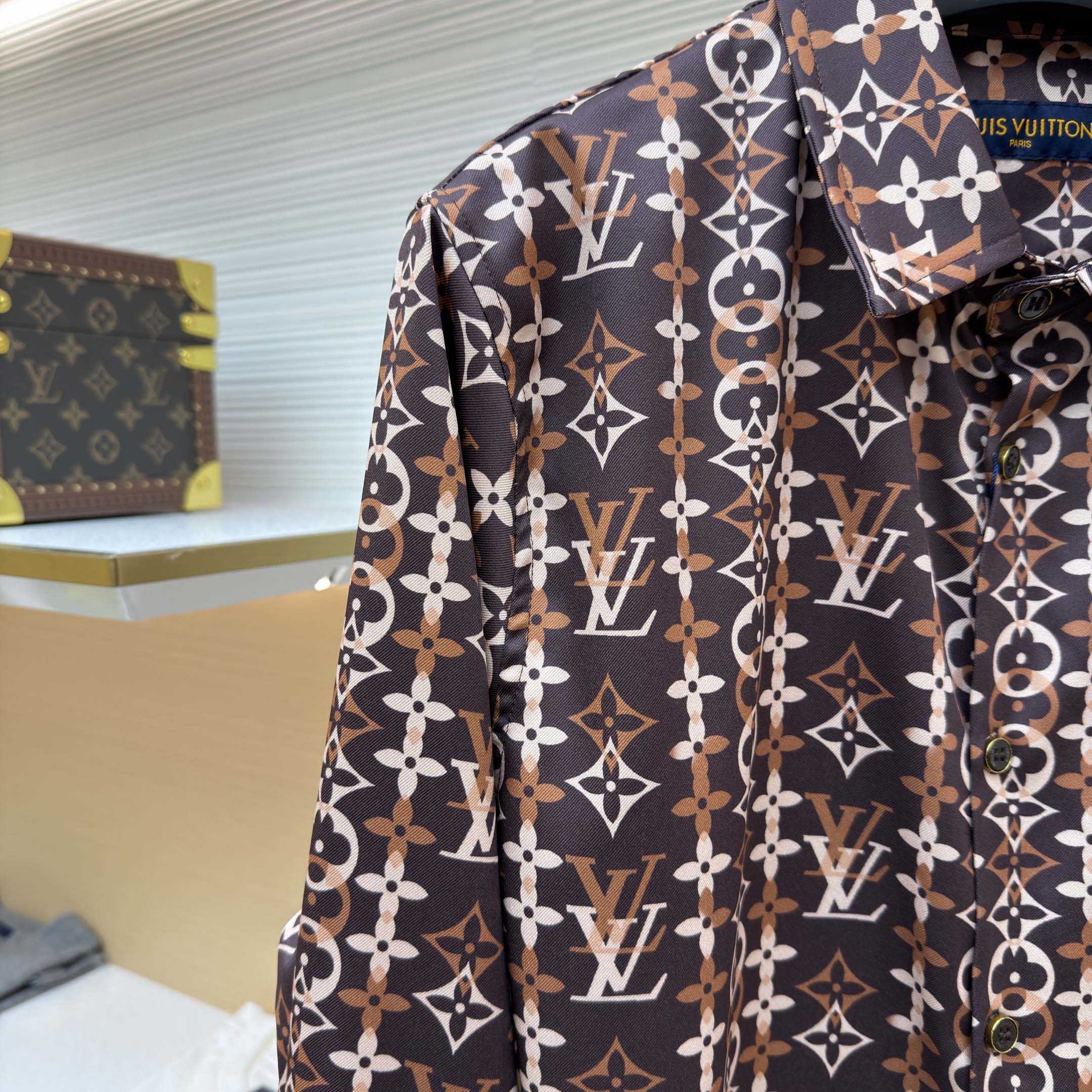 Louis Vuitton Monogram Printed Long-Sleeved Silk Shirt   1AJUOR - DesignerGu