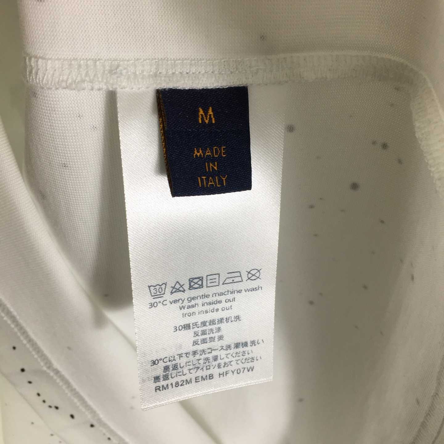 Louis Vuitton T-shirt  - DesignerGu