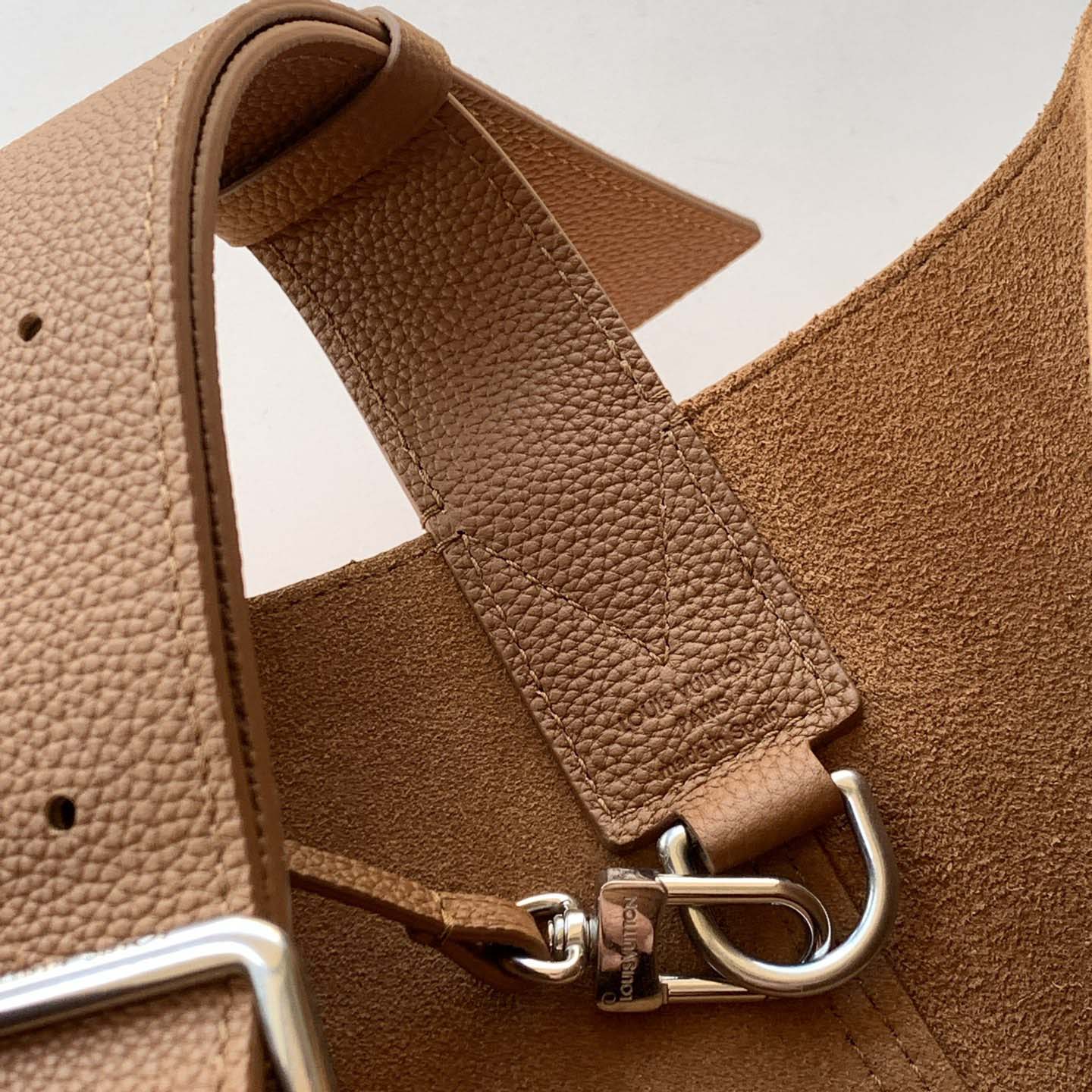 Louis Vuitton Verso Hobo H38      M26745 - DesignerGu