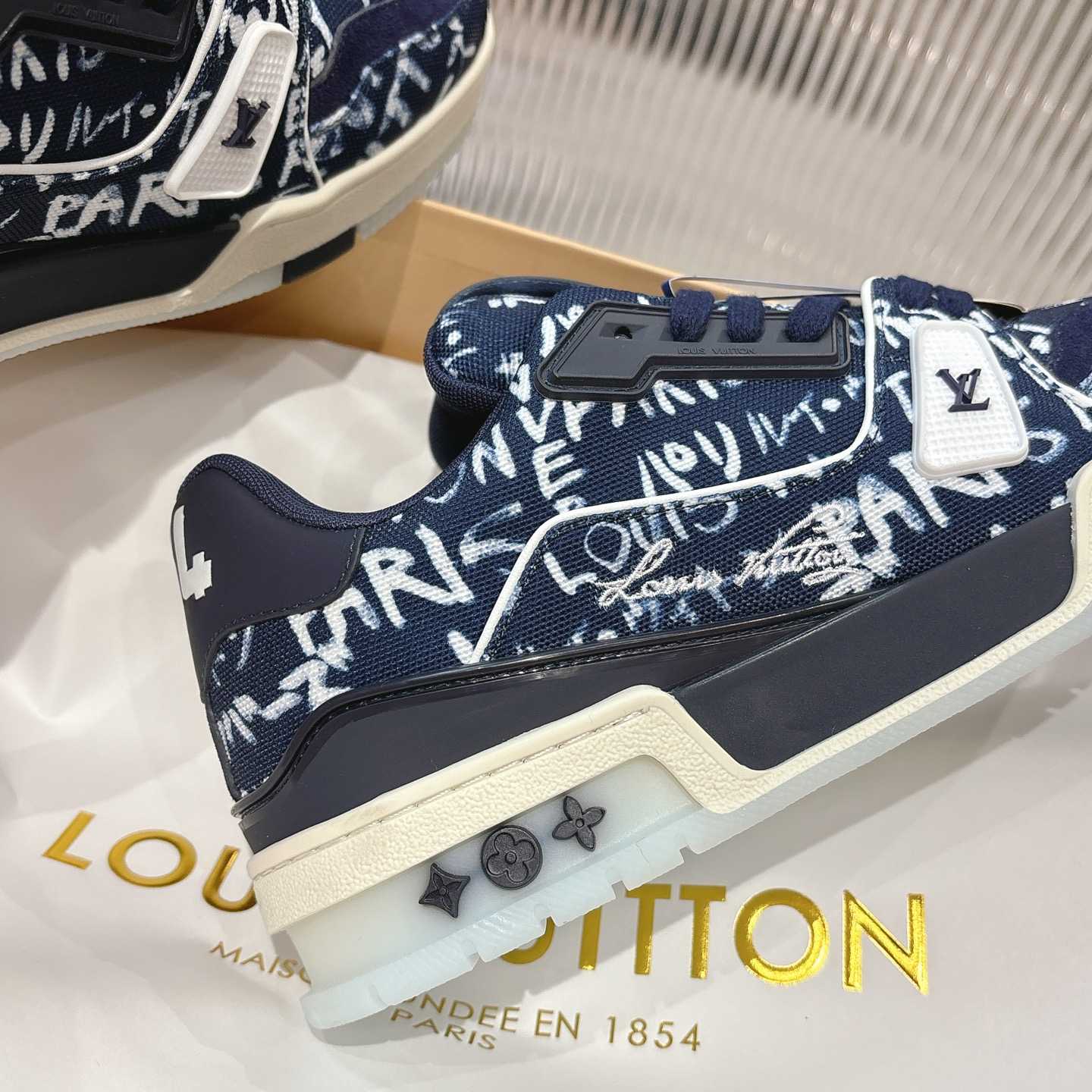 Louis Vuitton LV Trainer Sneaker    1AIKQ4 - DesignerGu
