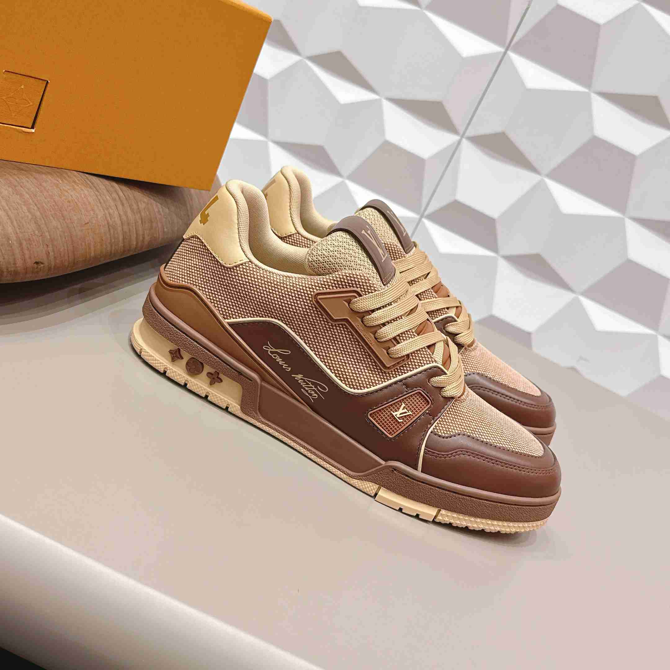 Louis Vuitton Trainer Sneaker 1AJ479 - DesignerGu