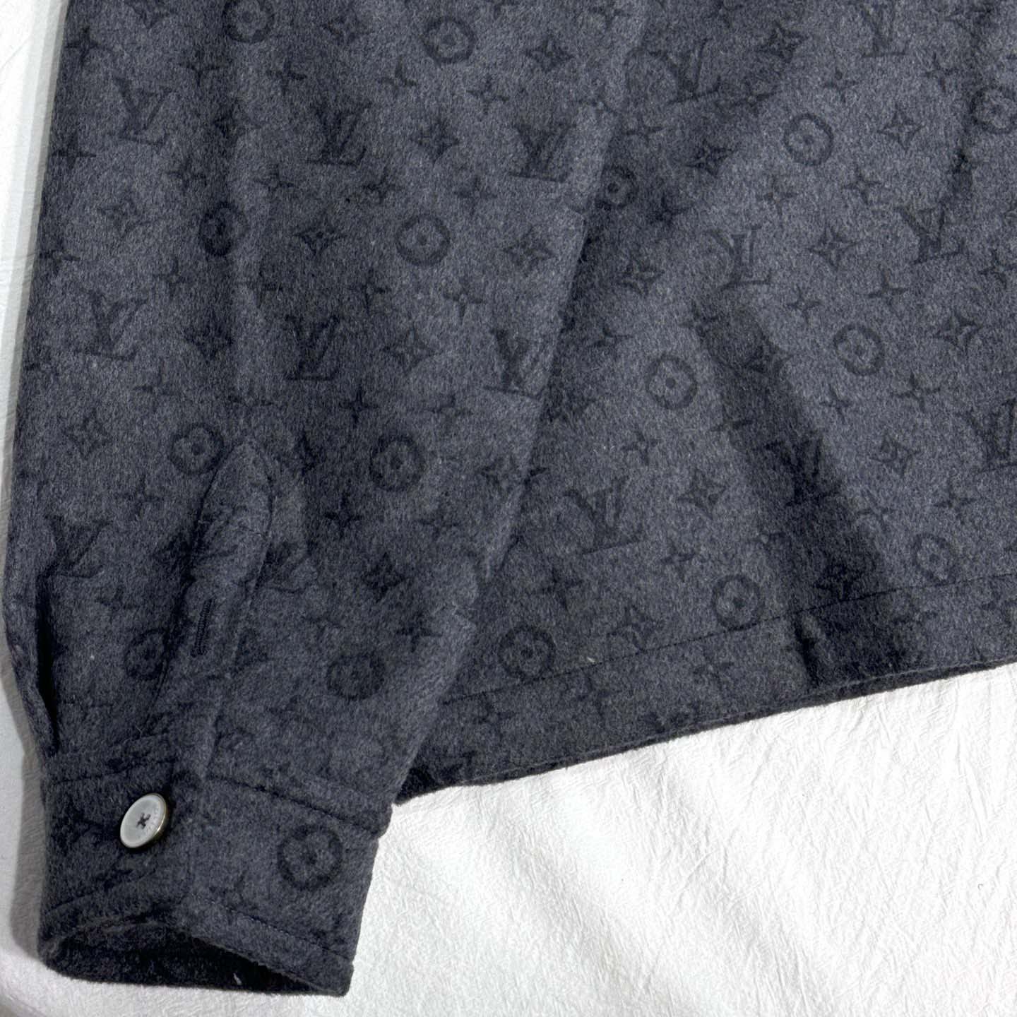 Louis Vuitton Monogram Double Face Overshirt    1AIWGO - DesignerGu