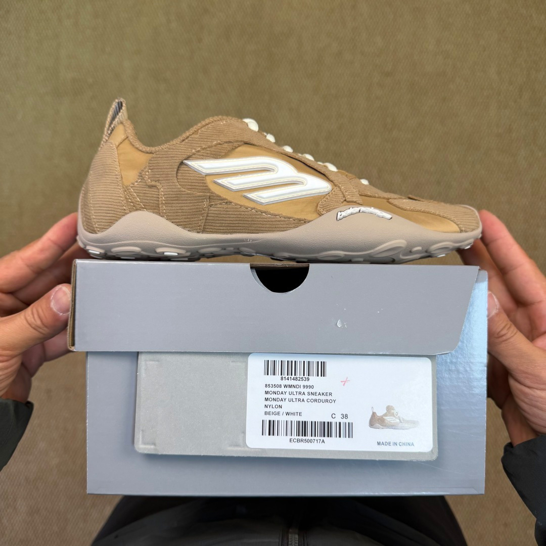 Balenciaga MONDAY ULTRA SNEAKER IN BEIGE/WHITE - DesignerGu