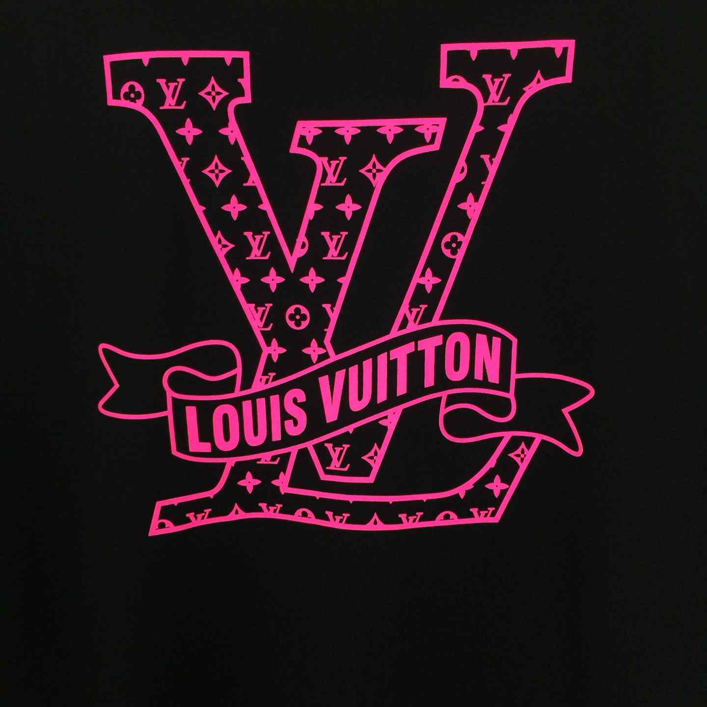 Louis Vuitton Cotton T-shirt Featuring Pink LV Logo Graphic On The Chest - DesignerGu