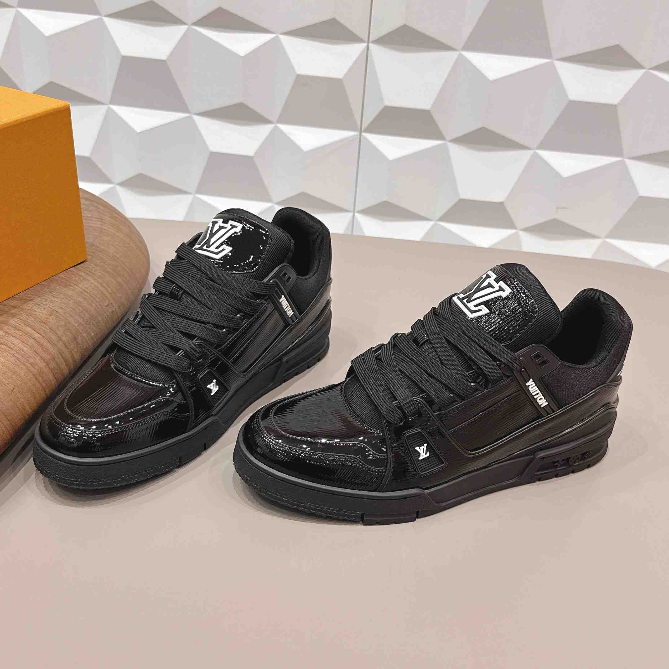 Louis Vuitton Trainer Sneaker 1AJ027 - DesignerGu