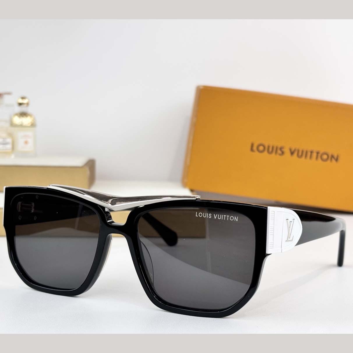 Louis Vuitton  LV Flight Square Sunglasses   Z2723U - DesignerGu