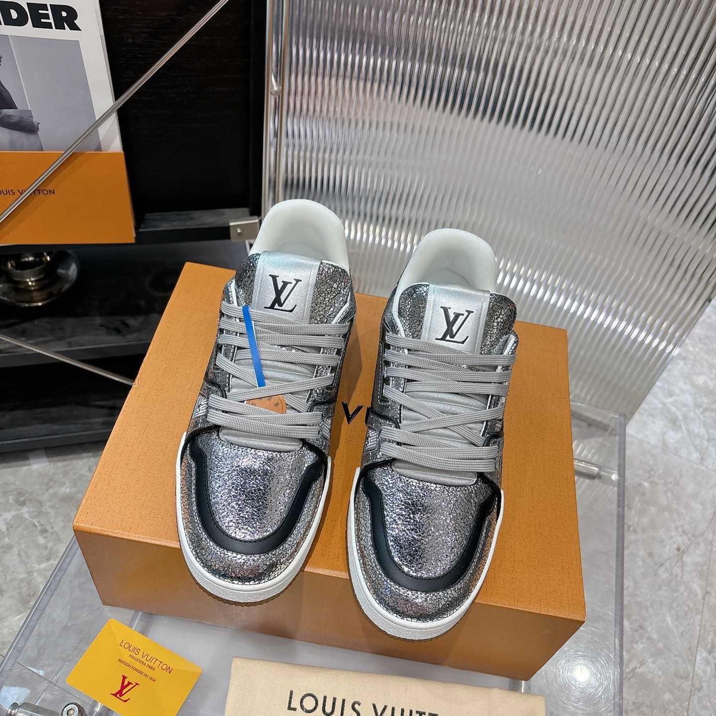 Louis Vuitton LV Trainer Sneaker    1AJ979 - DesignerGu