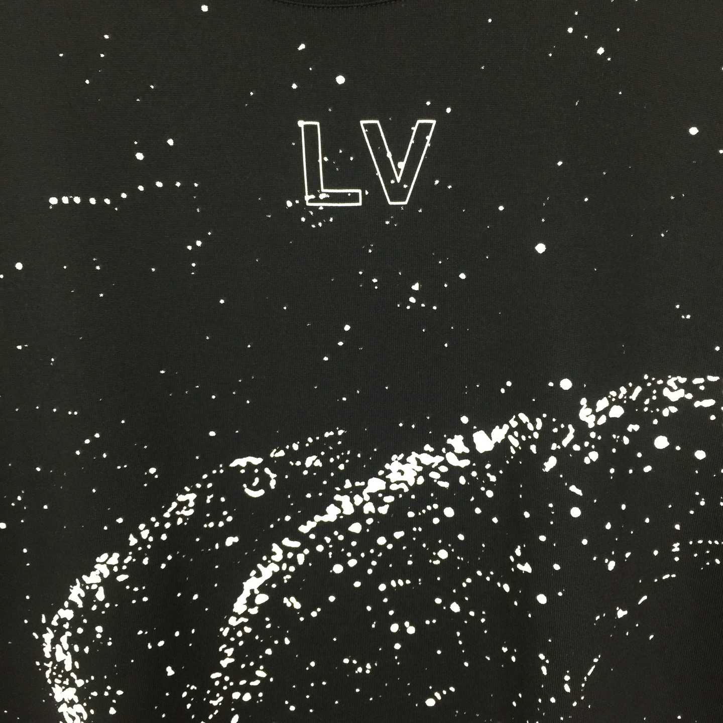 Louis Vuitton T-shirt  - DesignerGu