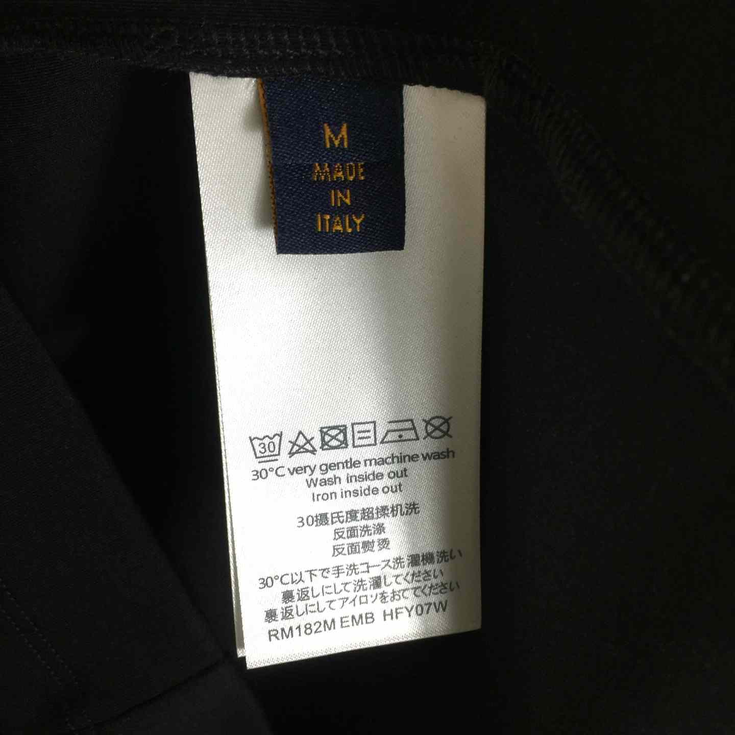 Louis Vuitton V Pocket Logo T-shirt - DesignerGu