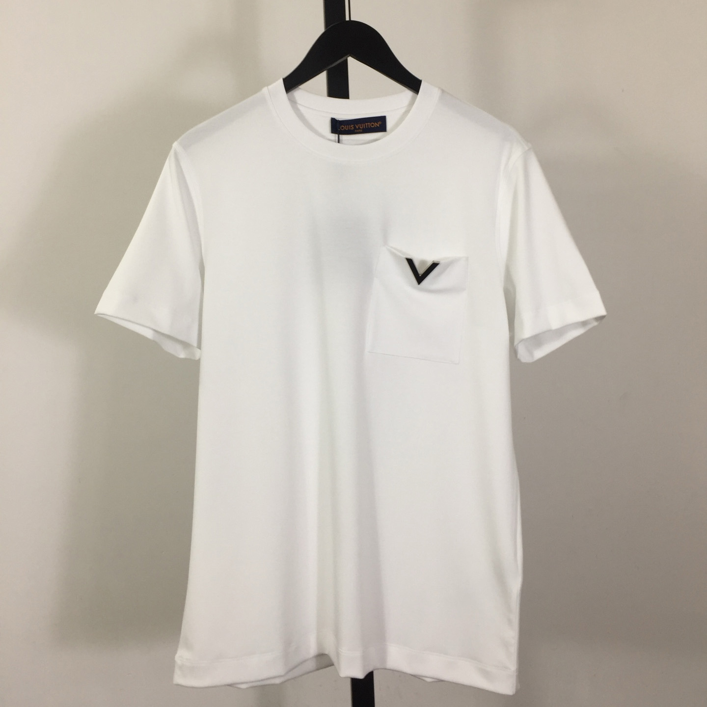 Louis Vuitton V Pocket Logo T-shirt - DesignerGu