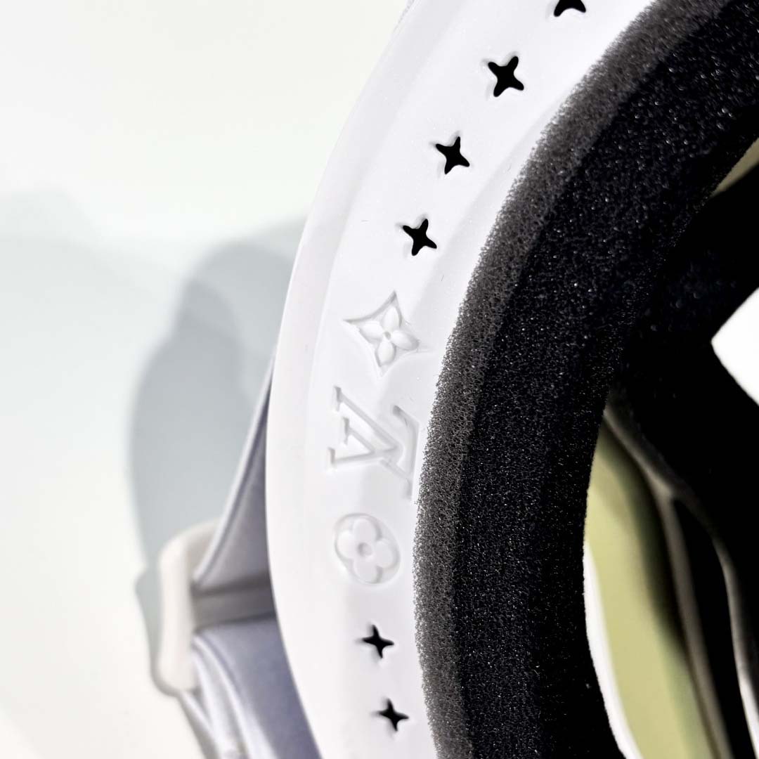 Louis Vuitton LV Snow Gradient Mask - DesignerGu