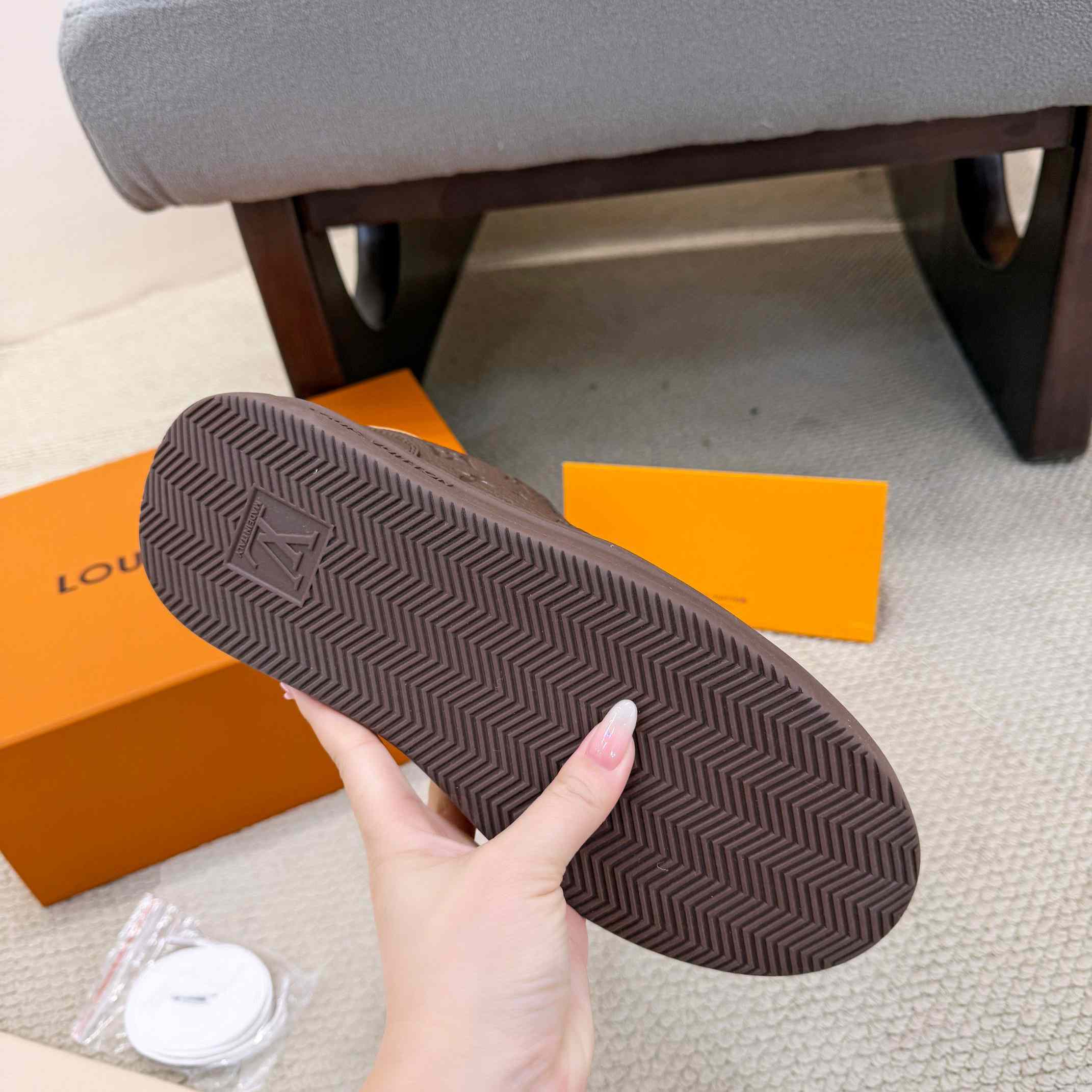 Louis Vuitton Beverly Hills Sneaker 1AJ925   - DesignerGu