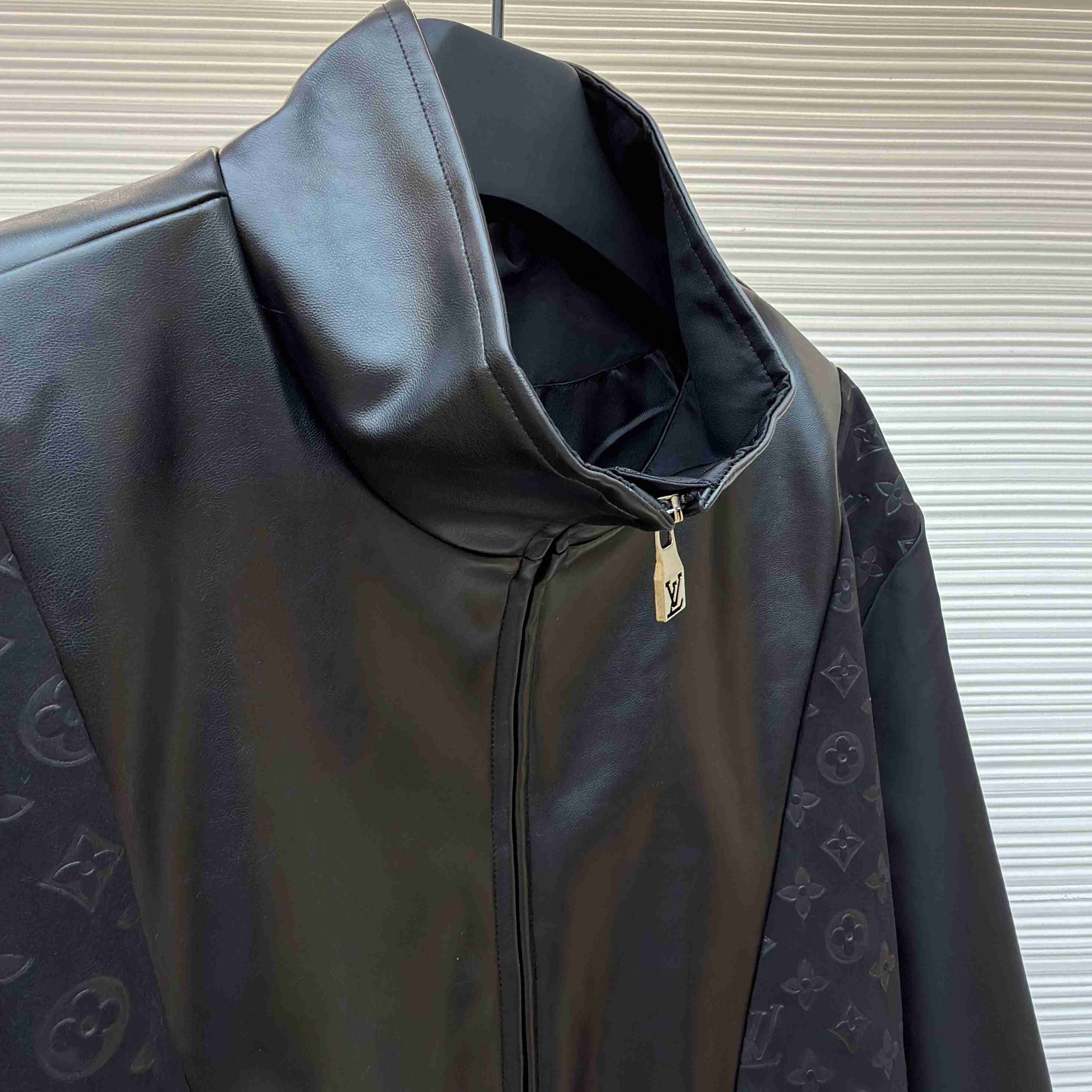Louis Vuitton Leather Mix Track Top 1AHVM3 - DesignerGu