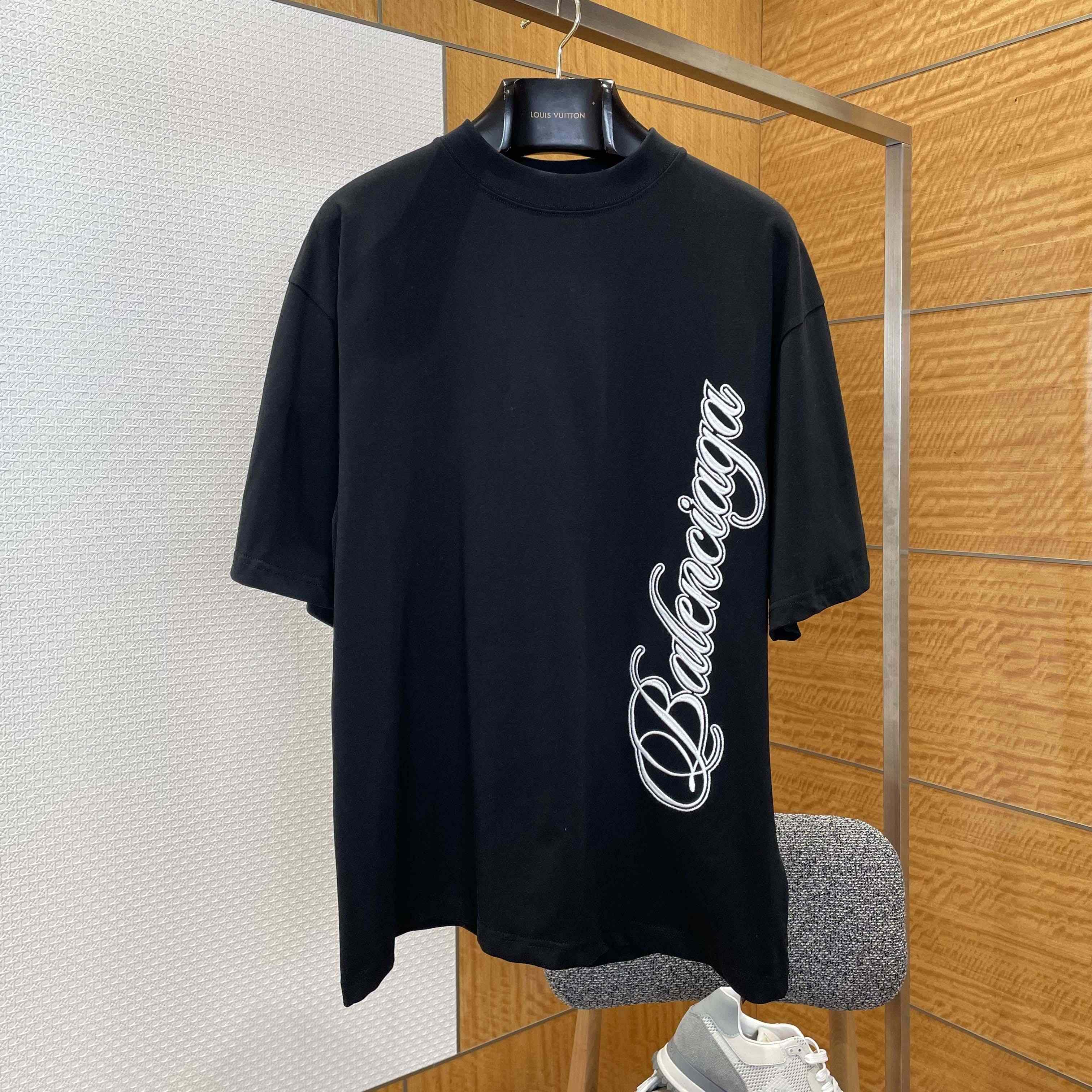 Balenciaga Cursive T-Shirt Medium Fit in black - DesignerGu