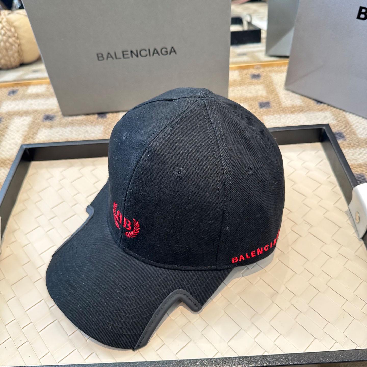 Balenciaga Laurel Classic Cap in Faded Black/red - DesignerGu