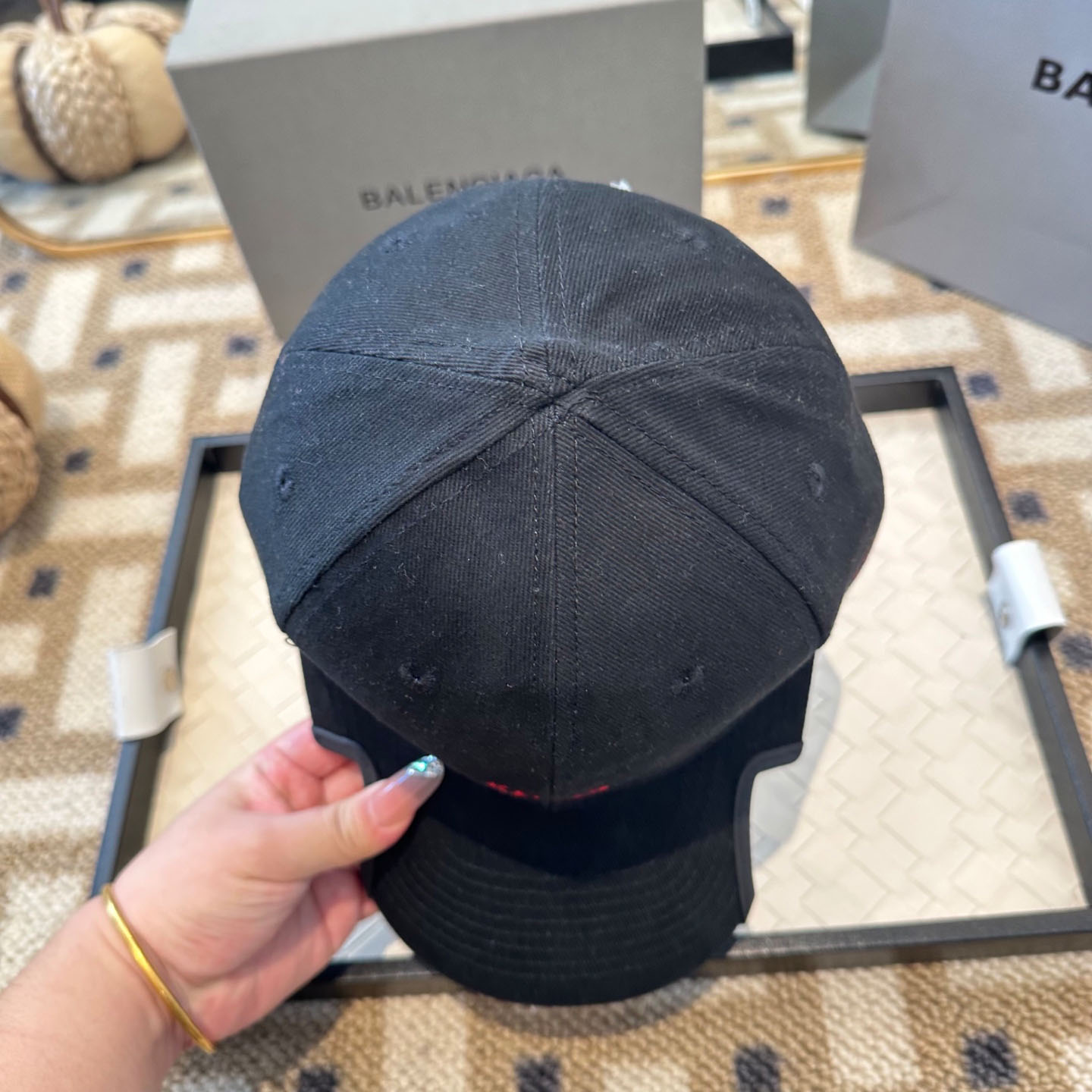 Balenciaga Laurel Classic Cap in Faded Black/red - DesignerGu