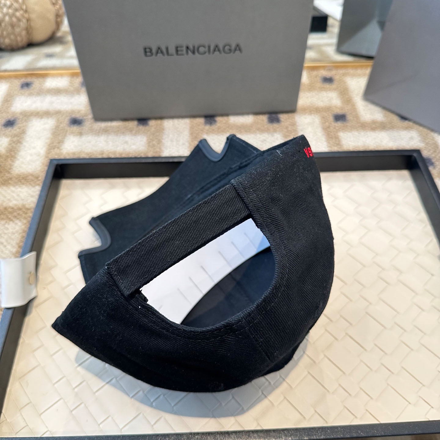 Balenciaga Laurel Classic Cap in Faded Black/red - DesignerGu