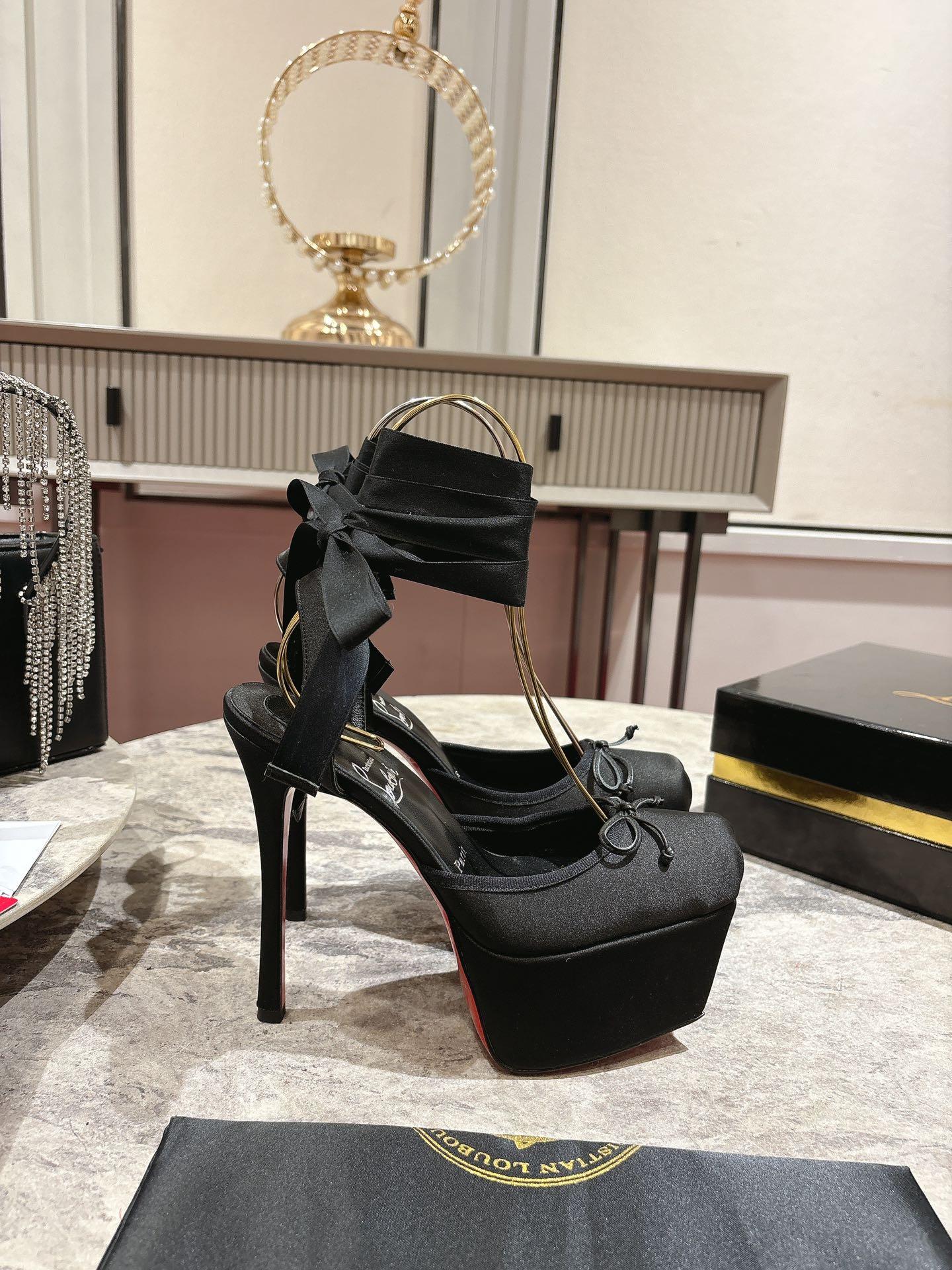 Christian Louboutin Cassia Lace Up Alta - DesignerGu