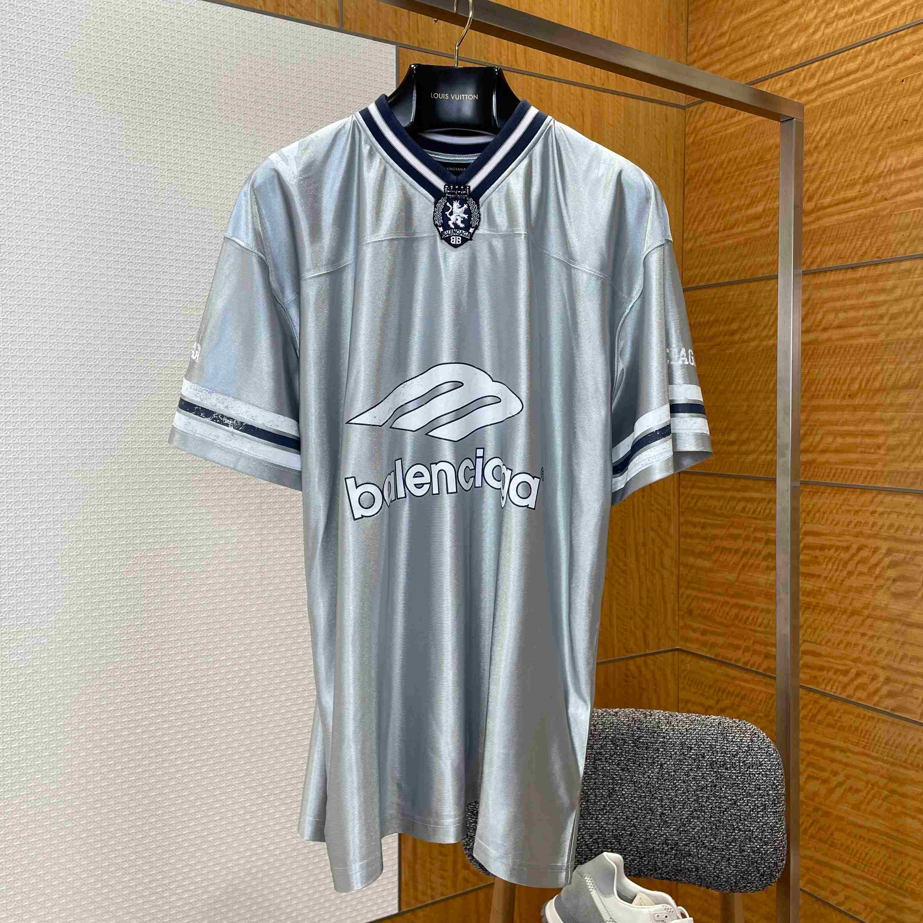 Balenciaga 3b Football V-neck T-shirt Oversized in Grey - DesignerGu