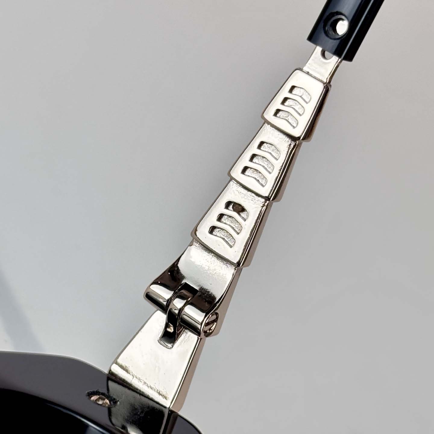 Bvlgari Serpenti Sunglasses     BV40068I - DesignerGu