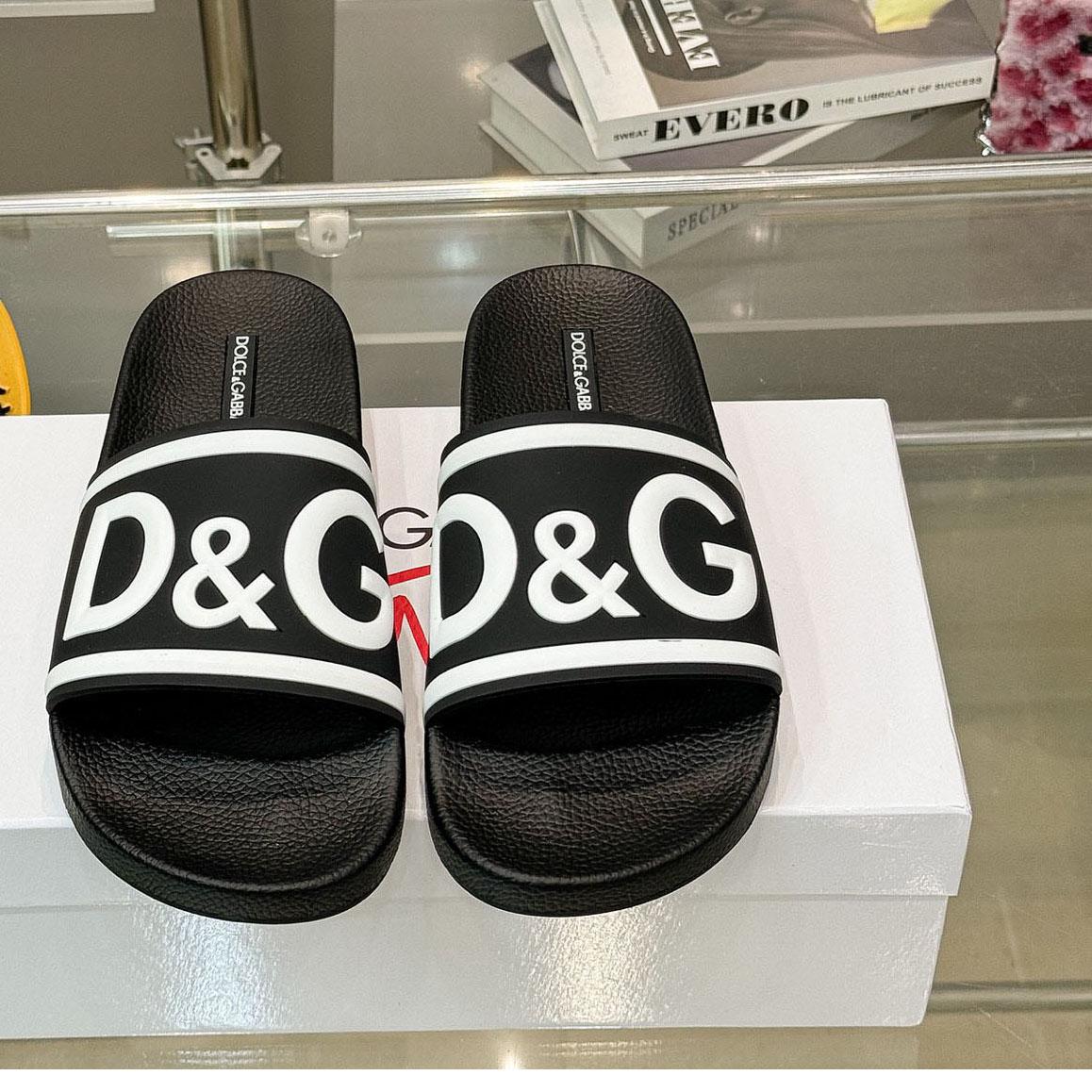 Dolce & Gabbana Rubber Beachwear Sliders With DG Logo - DesignerGu