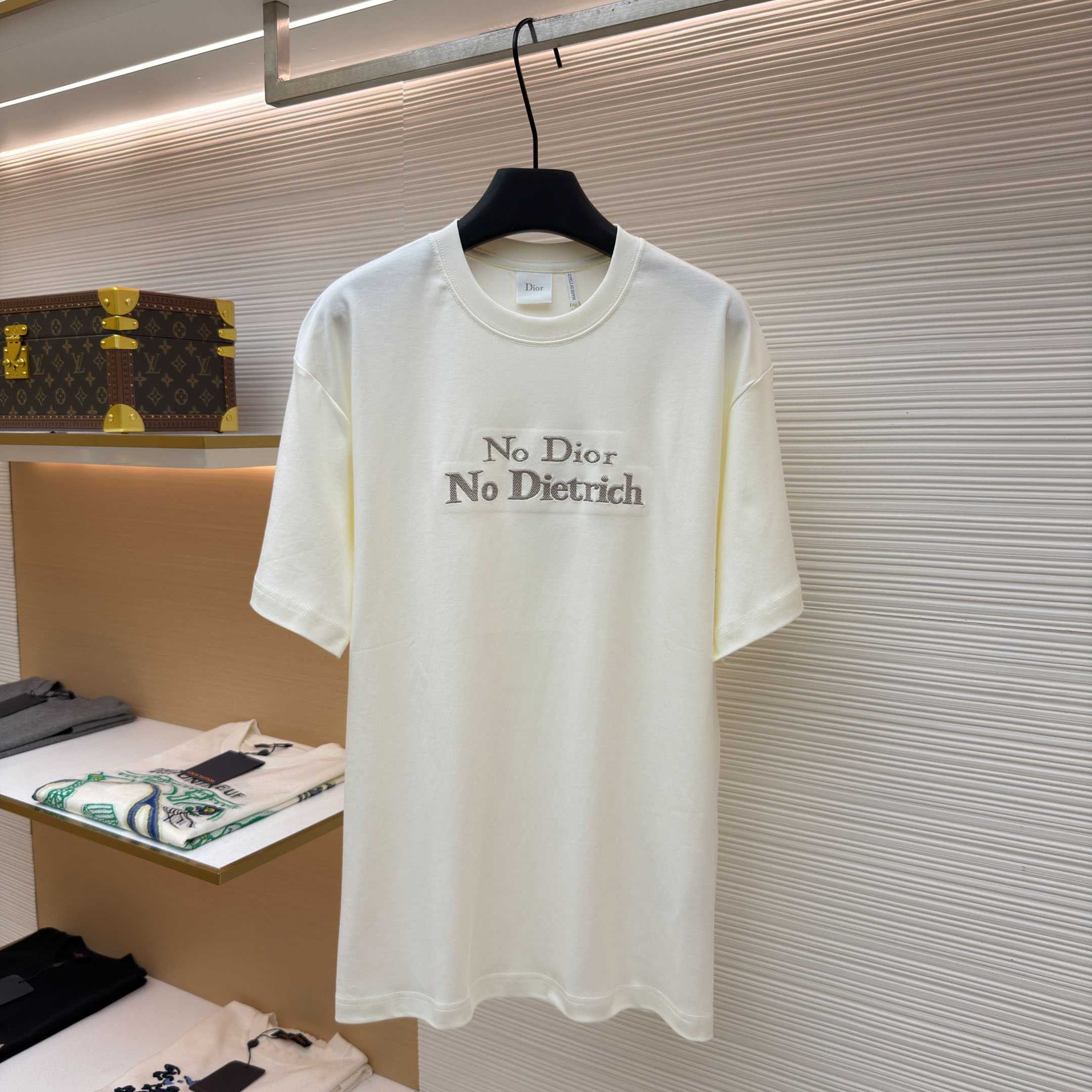  Dior T-shirt With Lettering - DesignerGu