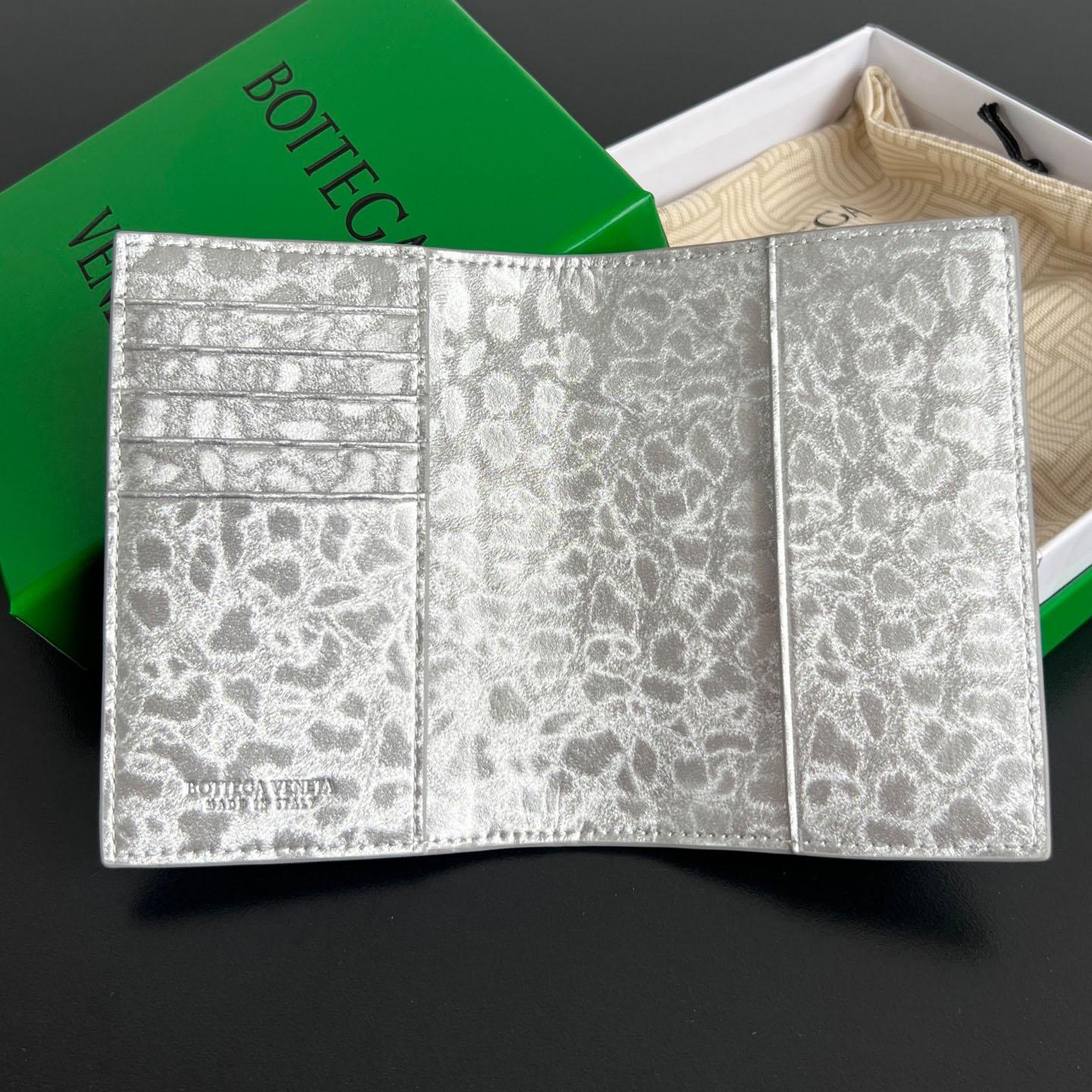 Bottega Veneta Intrecciato Passport Case - DesignerGu