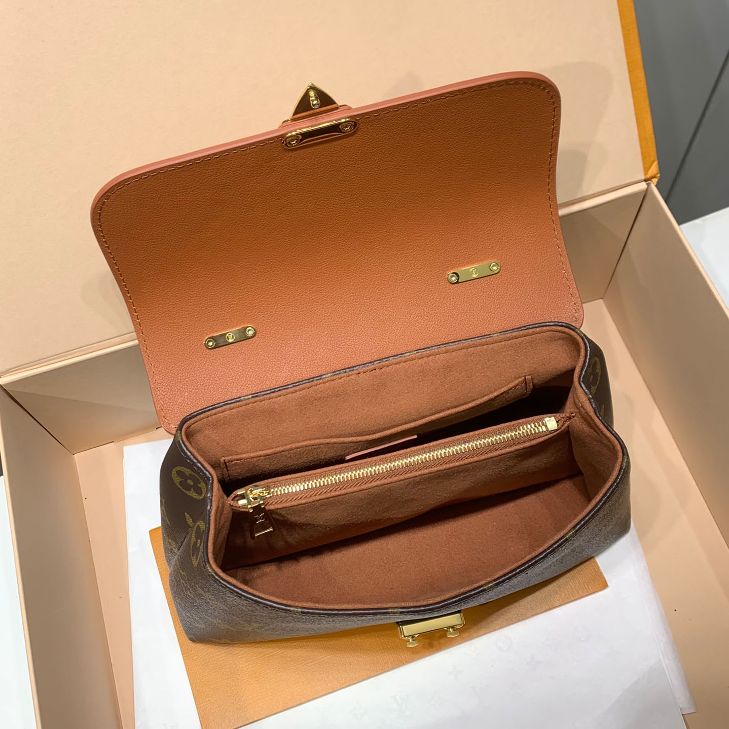 Louis Vuitton Madeleine BB M28288 - DesignerGu